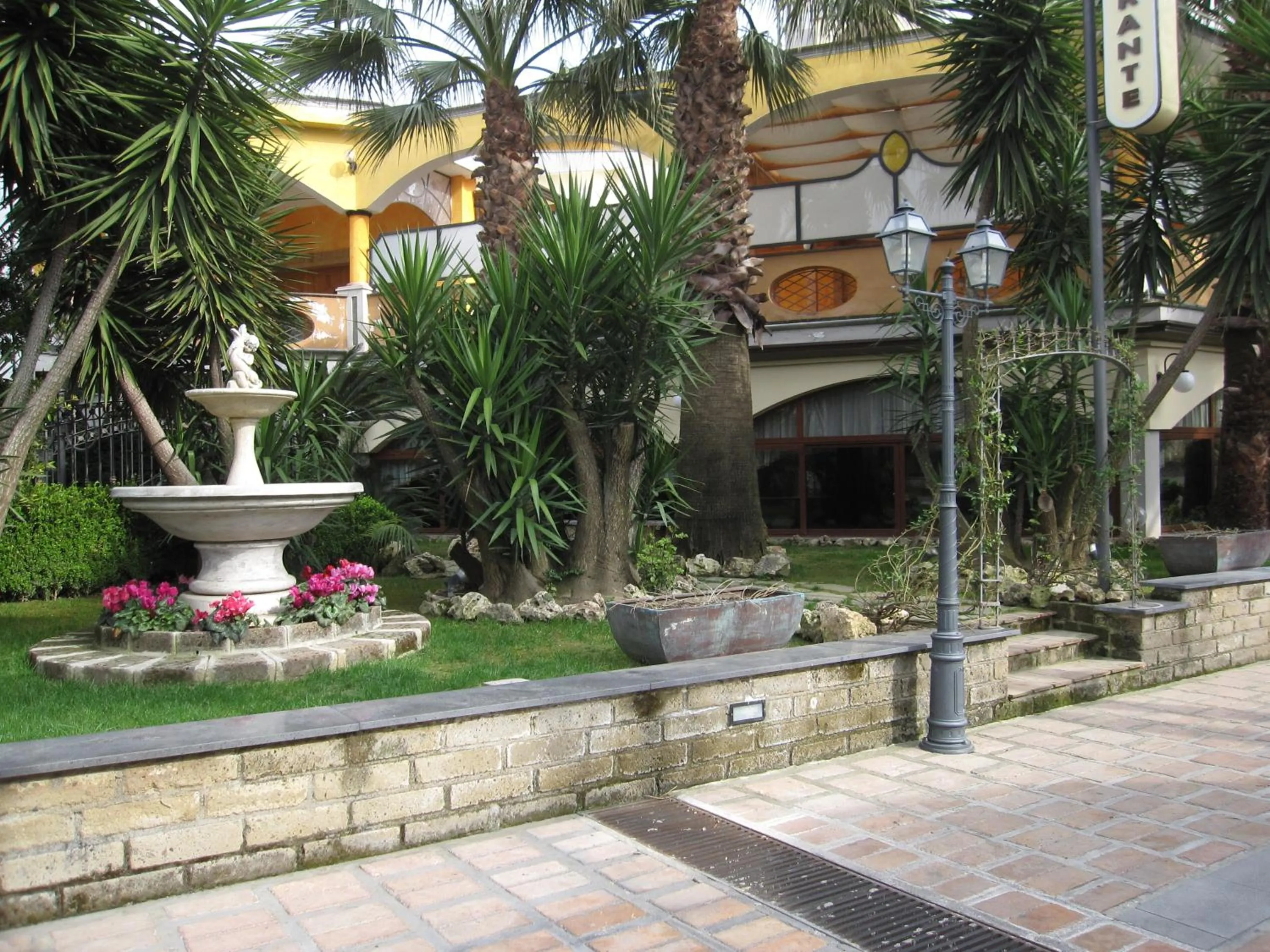 Property building in Hotel Ristorante La Lanterna