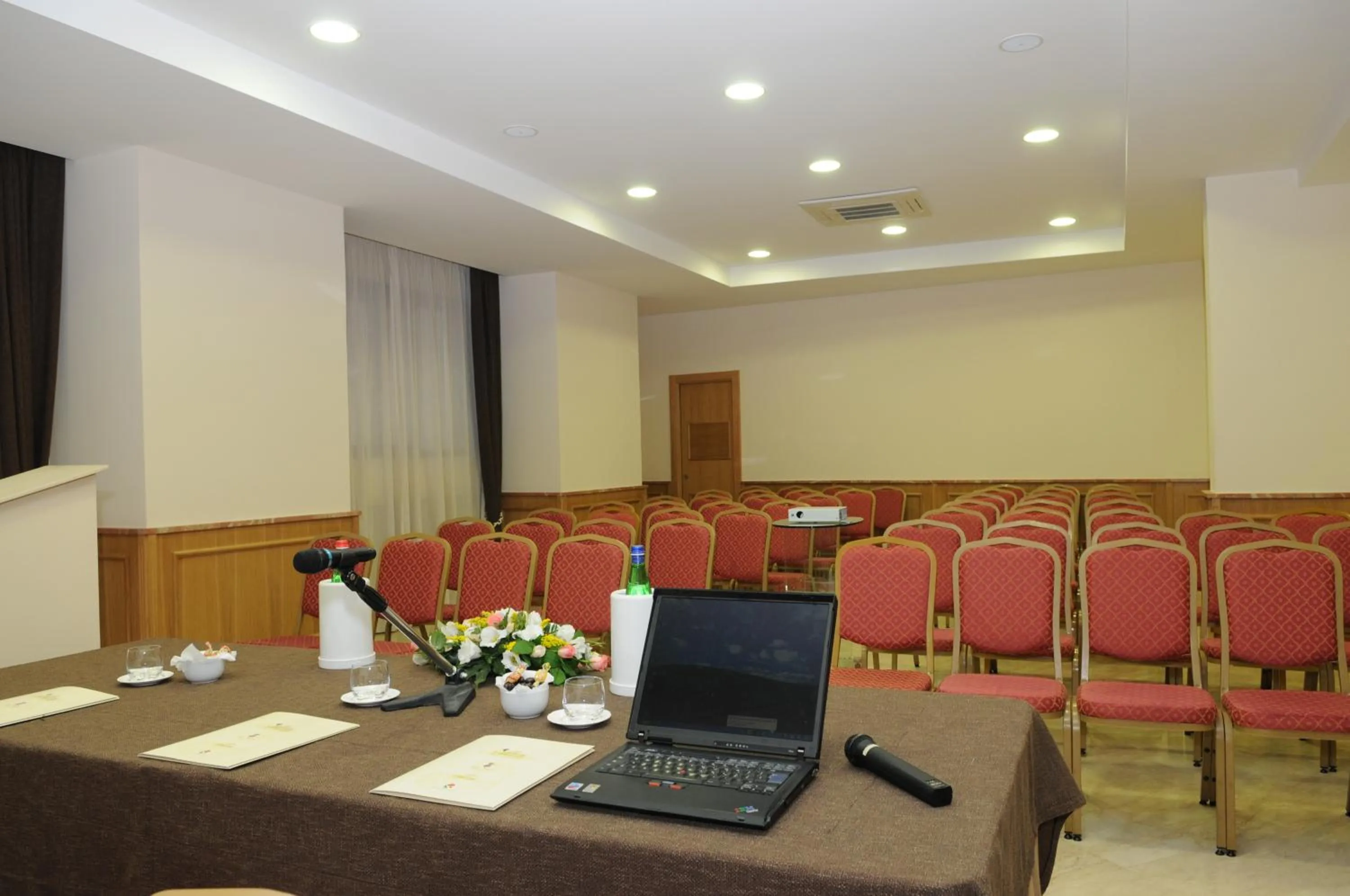 Business facilities in Hotel Ristorante La Lanterna