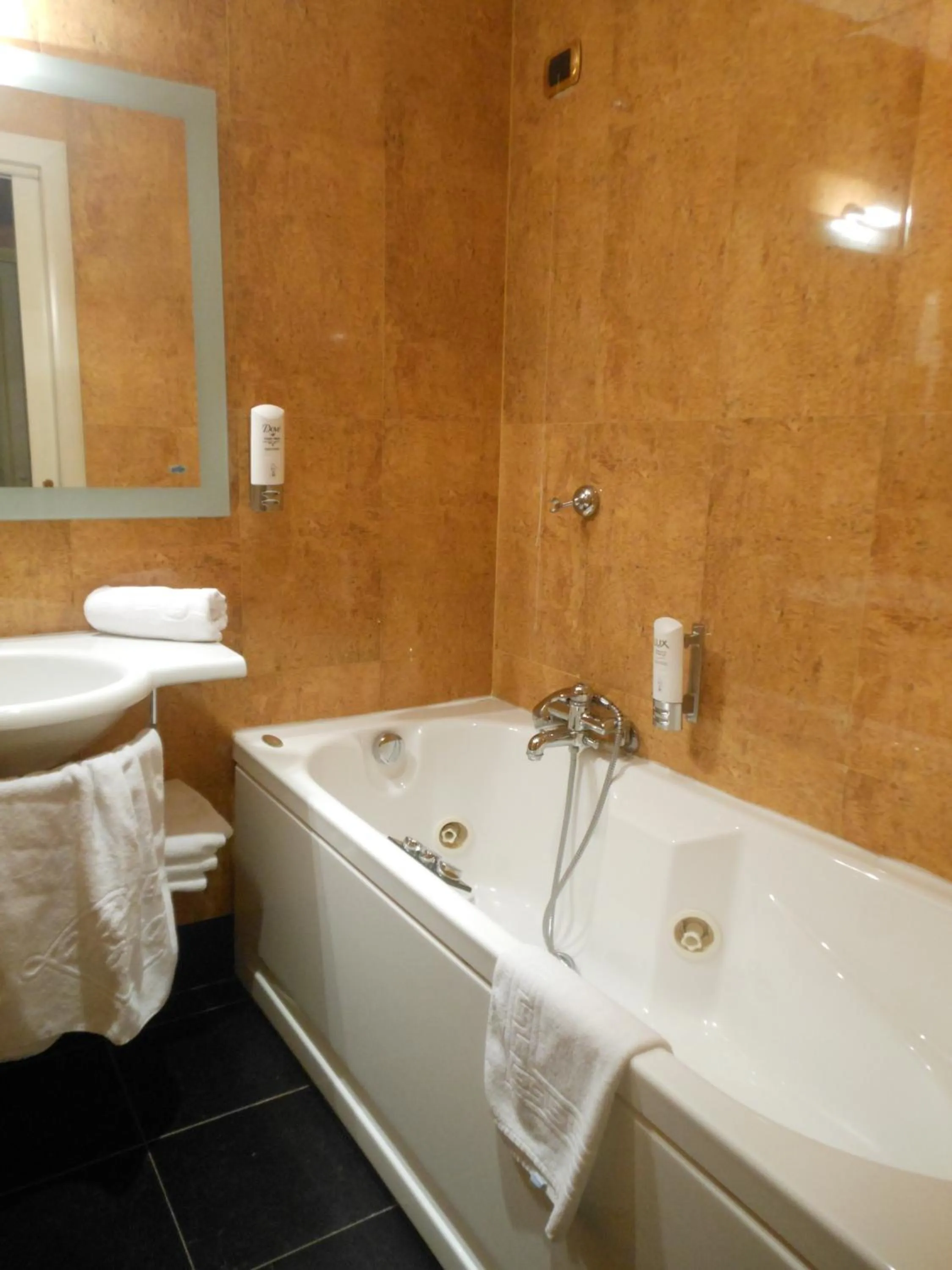 Hot Tub in Hotel Ristorante La Lanterna