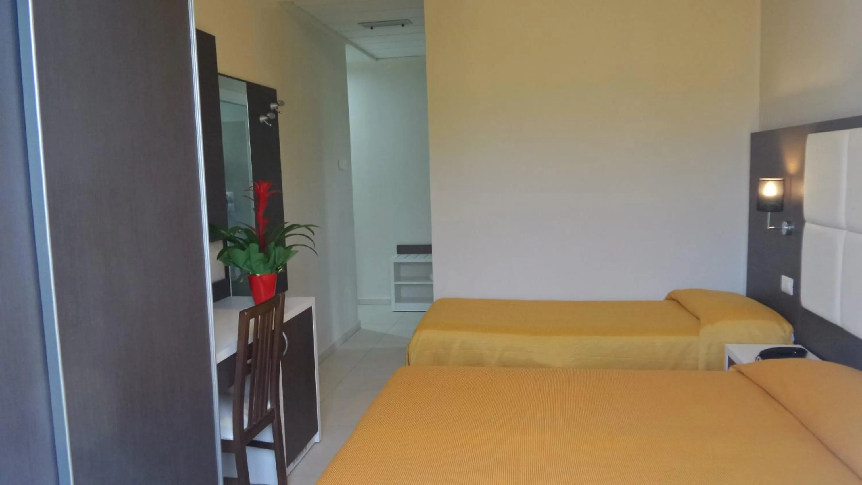 Bedroom, Bed in Hotel Bergamo