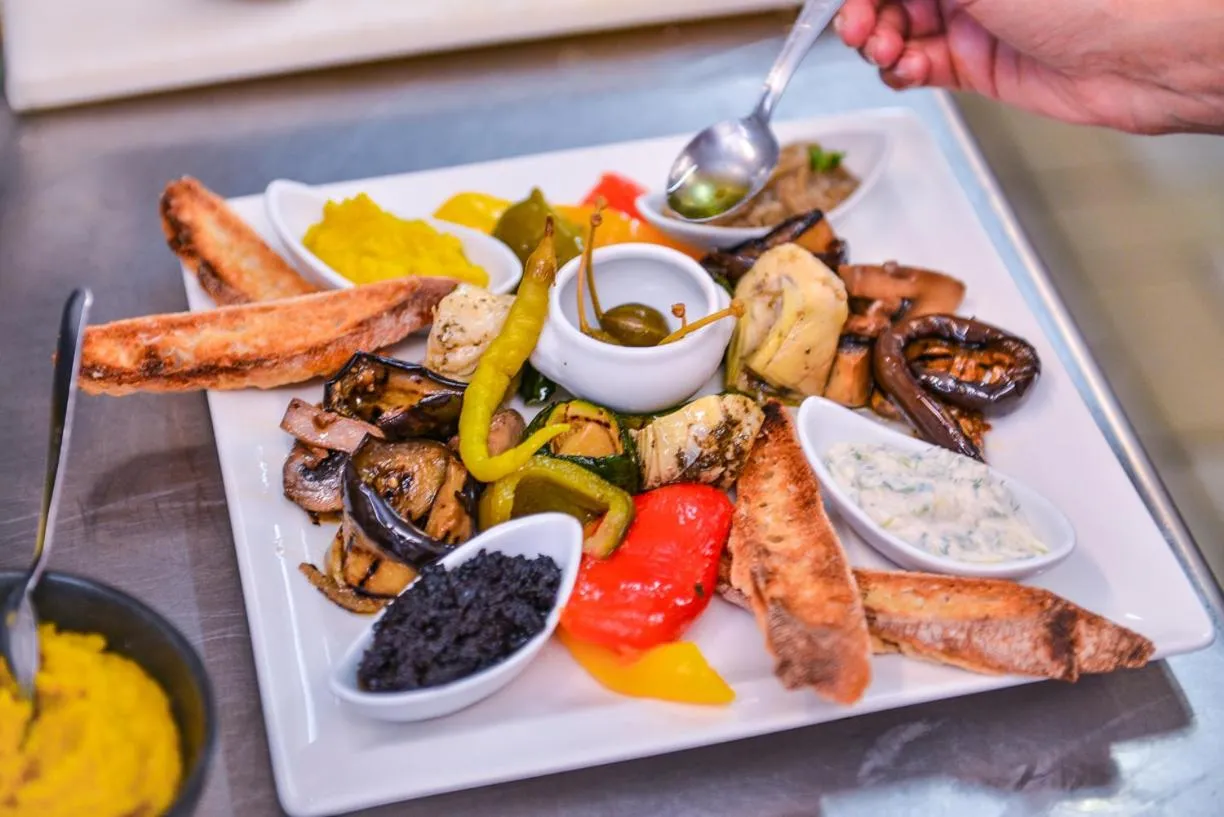 Food in Logis Hôtel Restaurant Le Chêne Vert