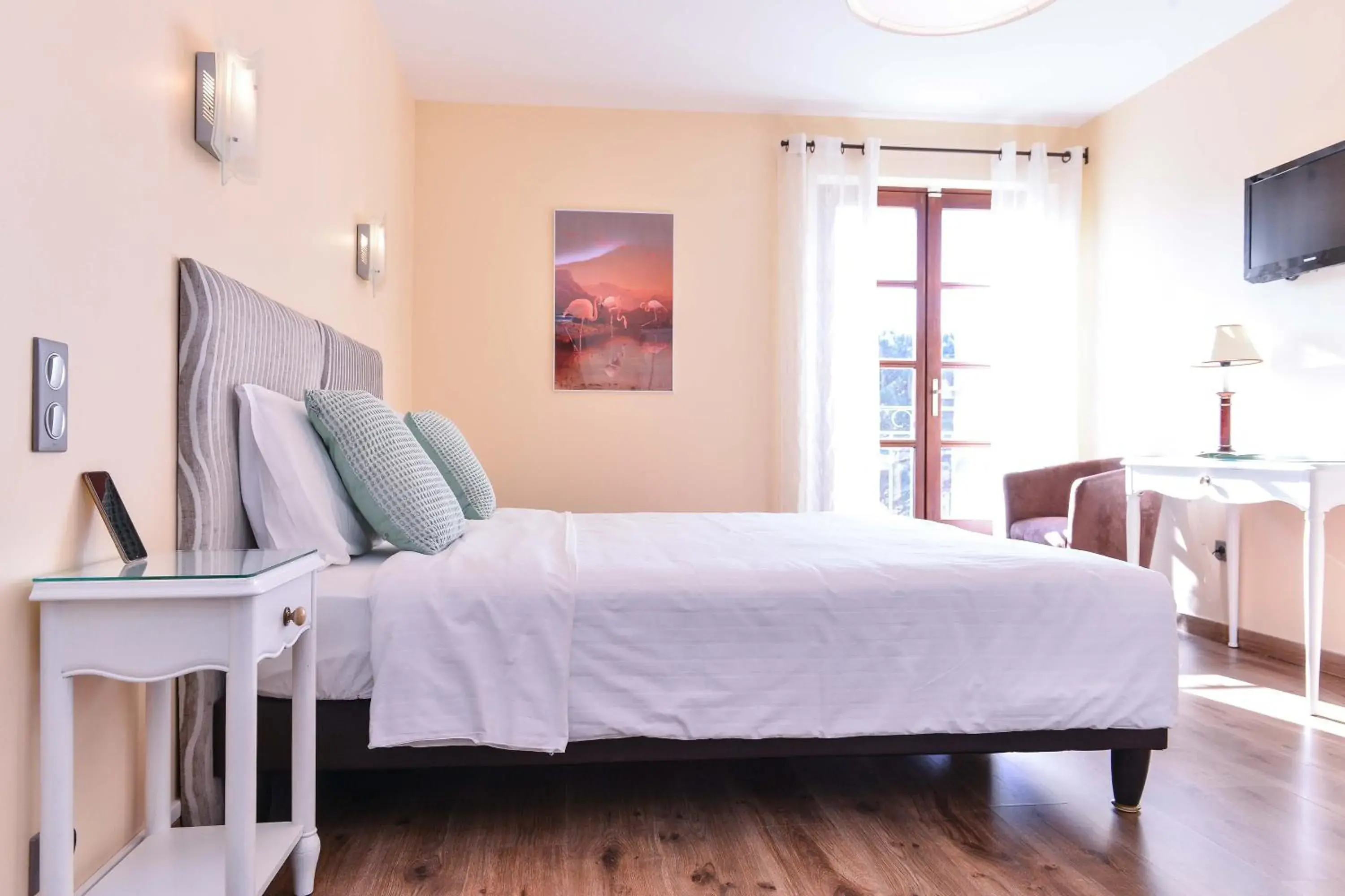 Superior Double Room in Logis Hôtel Restaurant Le Chêne Vert Superior Double Room in Logis Hôtel Restaurant Le Chêne Vert