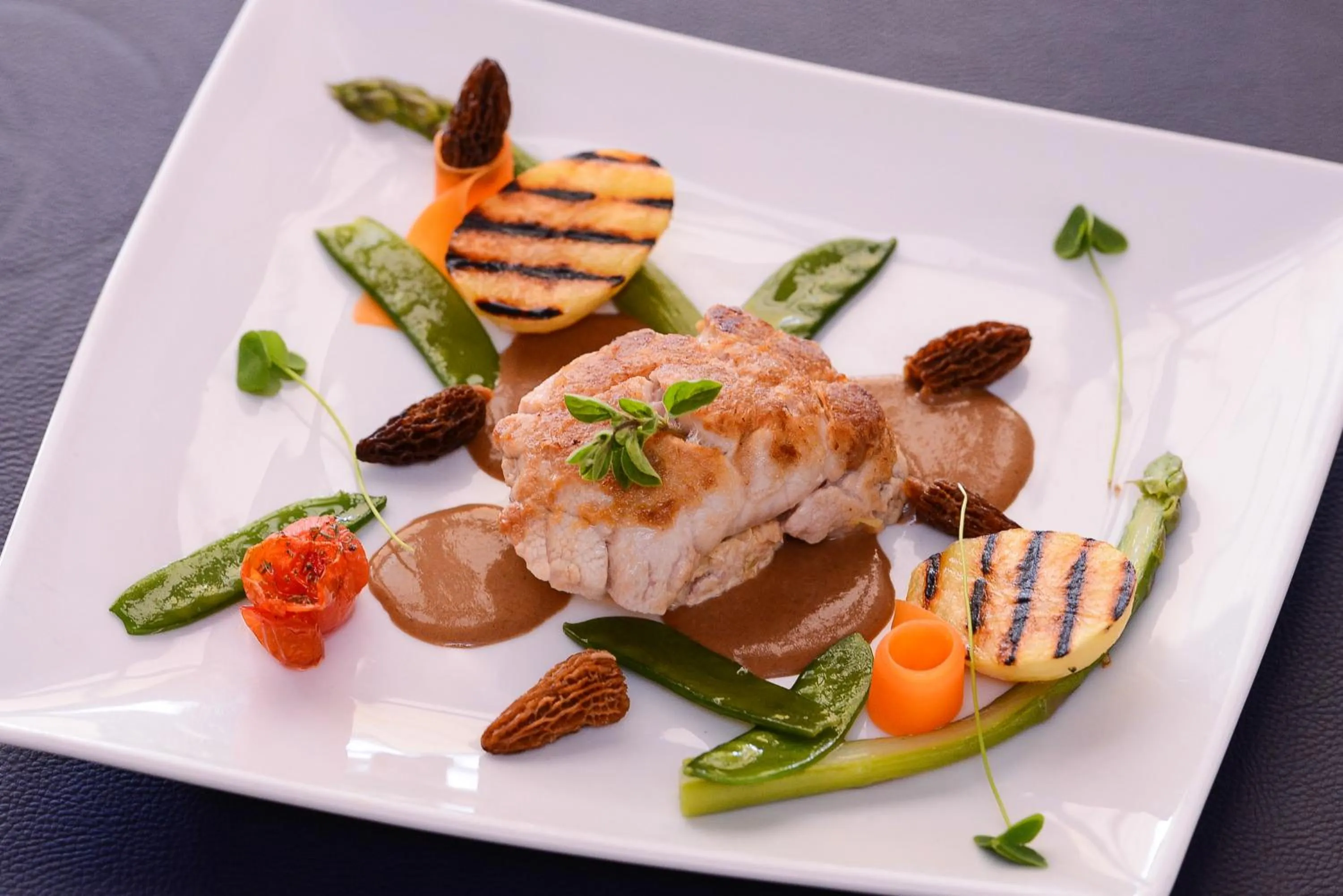 Meals in Logis Hôtel Restaurant Le Chêne Vert