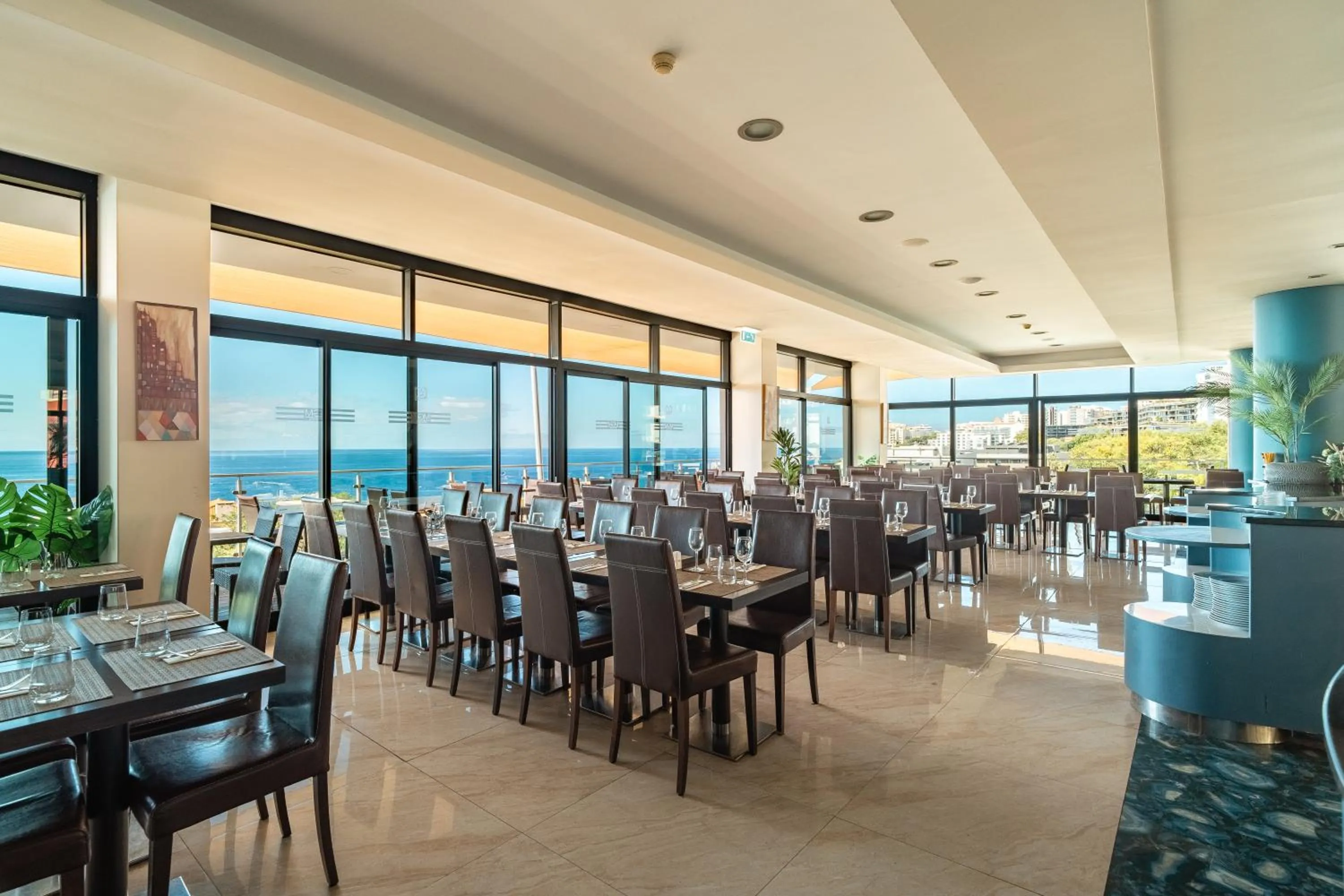 Restaurant/places to eat in Muthu Raga Madeira Hotel