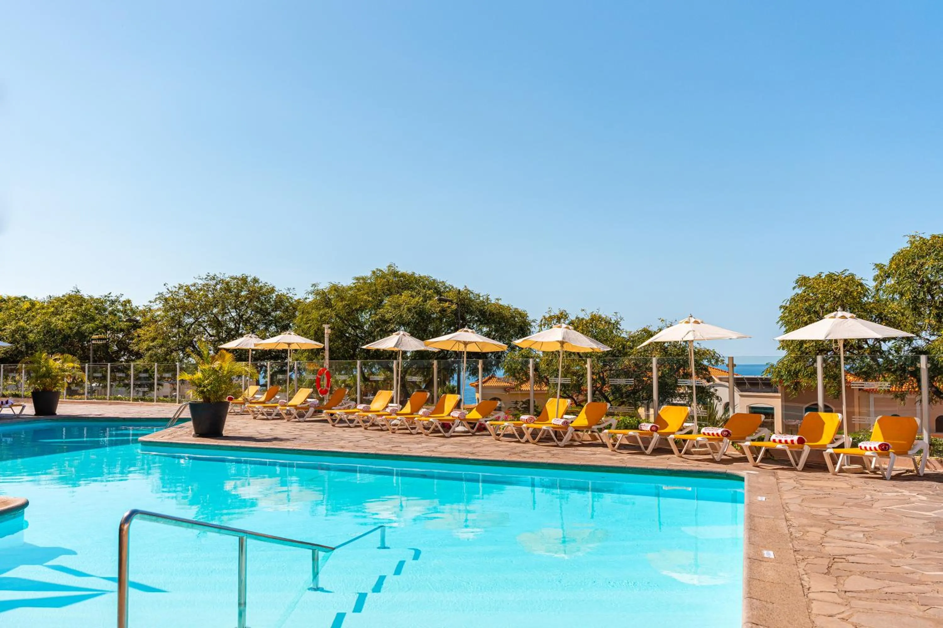Swimming pool in Muthu Raga Madeira Hotel
