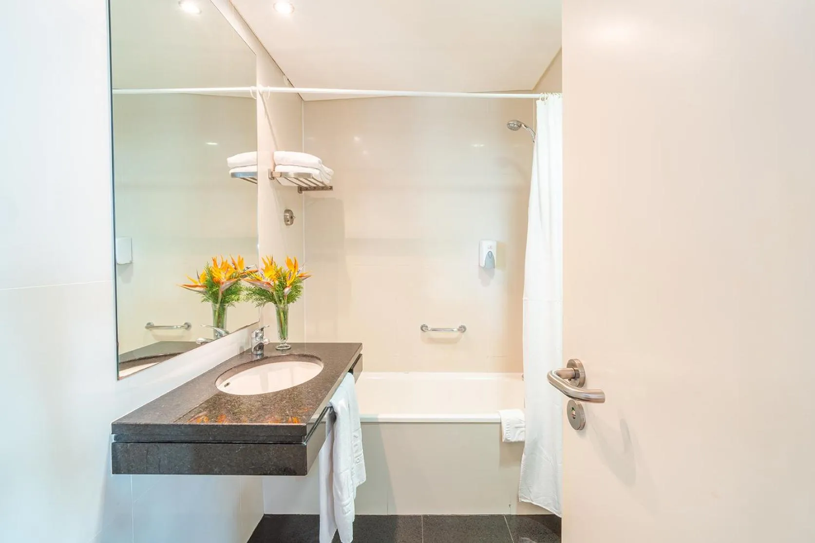 Bathroom in Muthu Raga Madeira Hotel