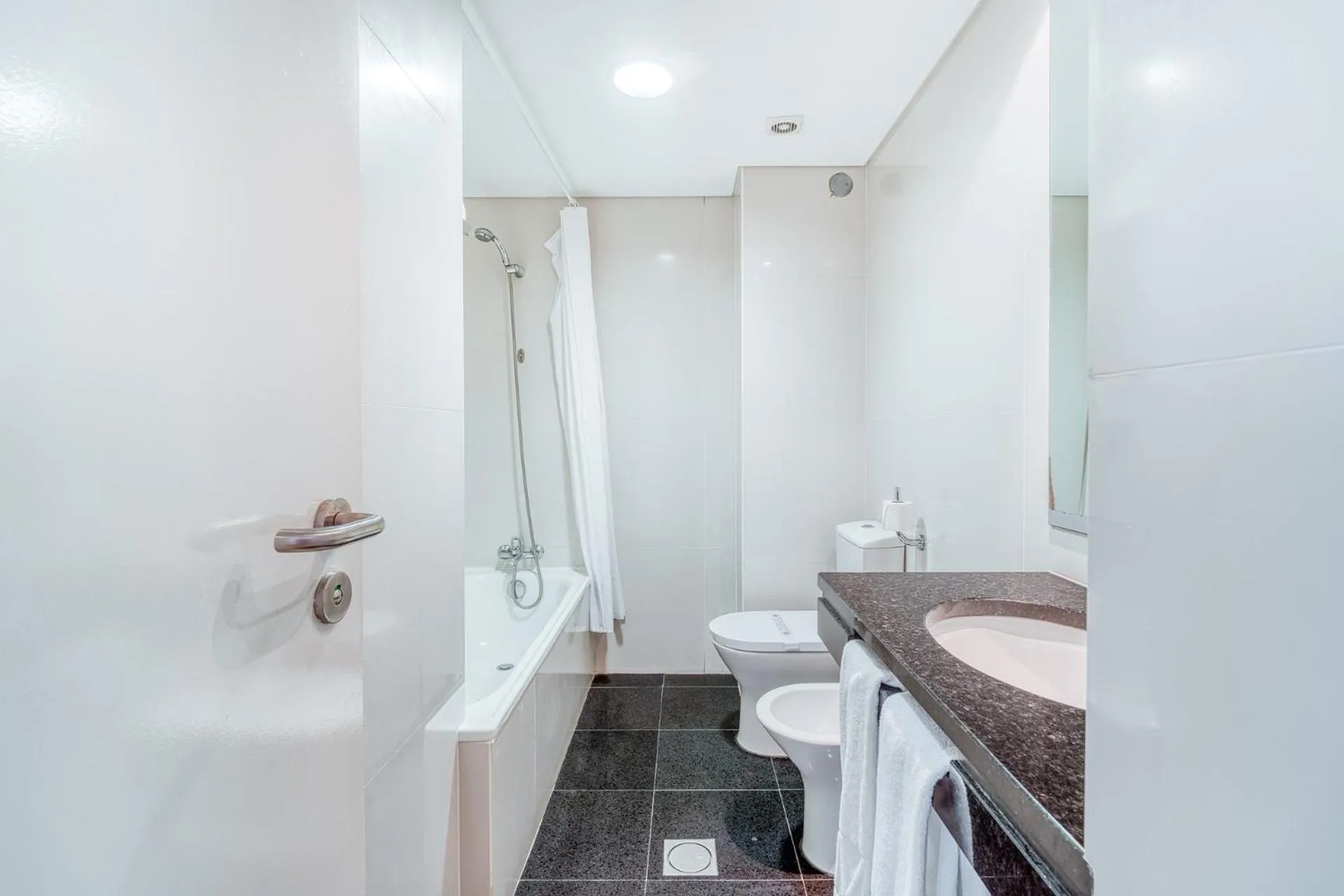 Bathroom in Muthu Raga Madeira Hotel