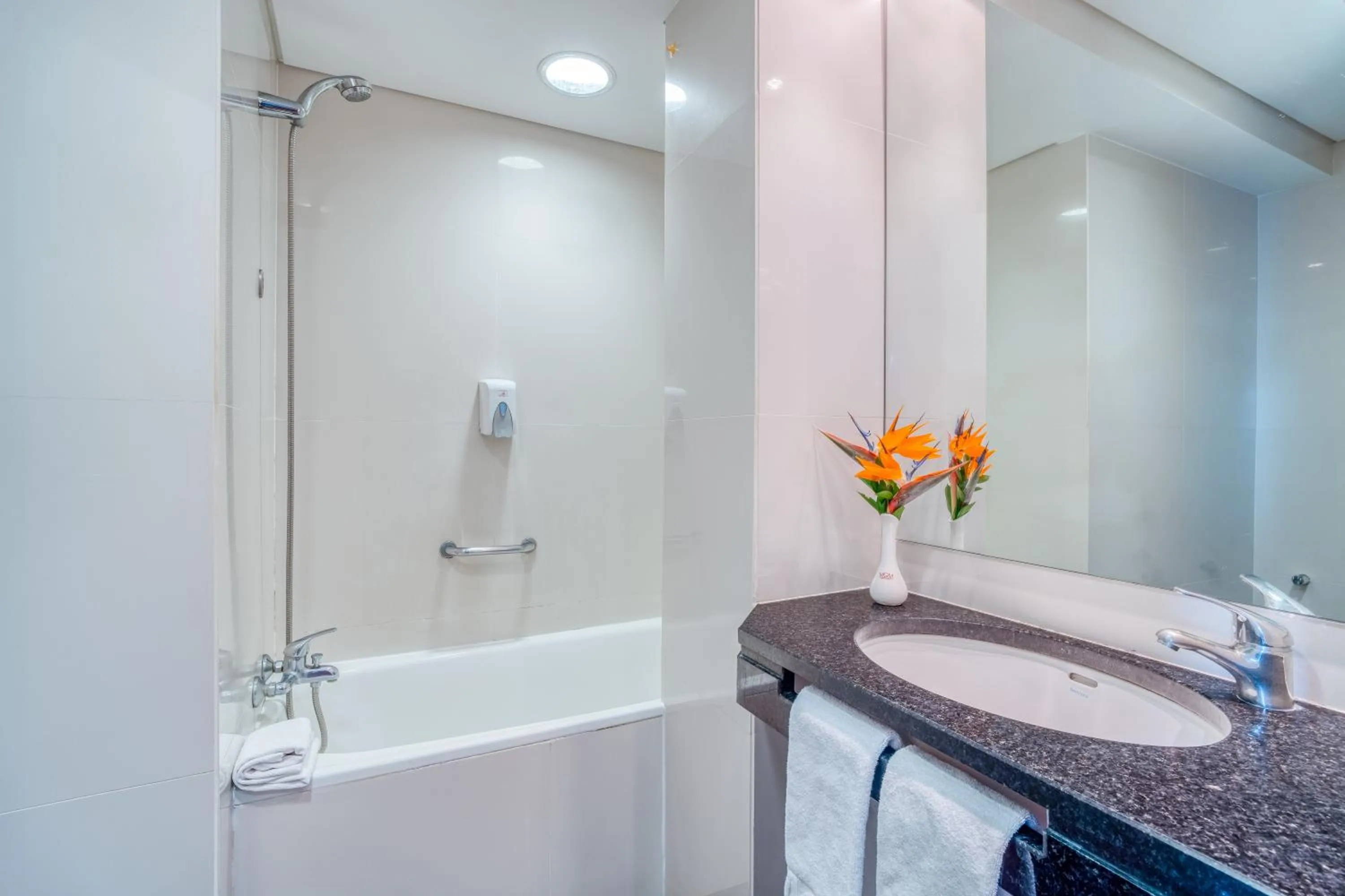 Bathroom in Muthu Raga Madeira Hotel