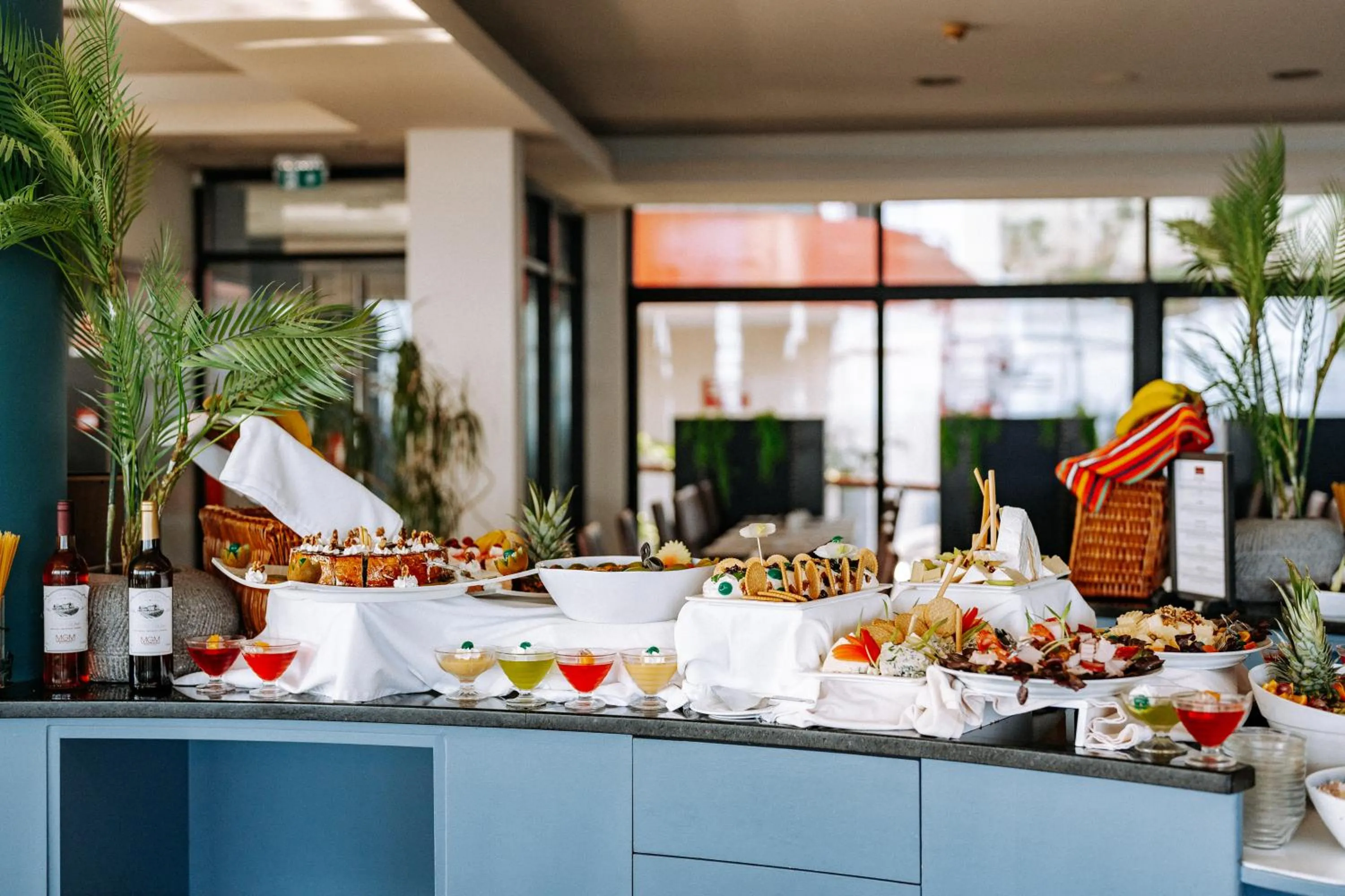 Restaurant/places to eat in Muthu Raga Madeira Hotel