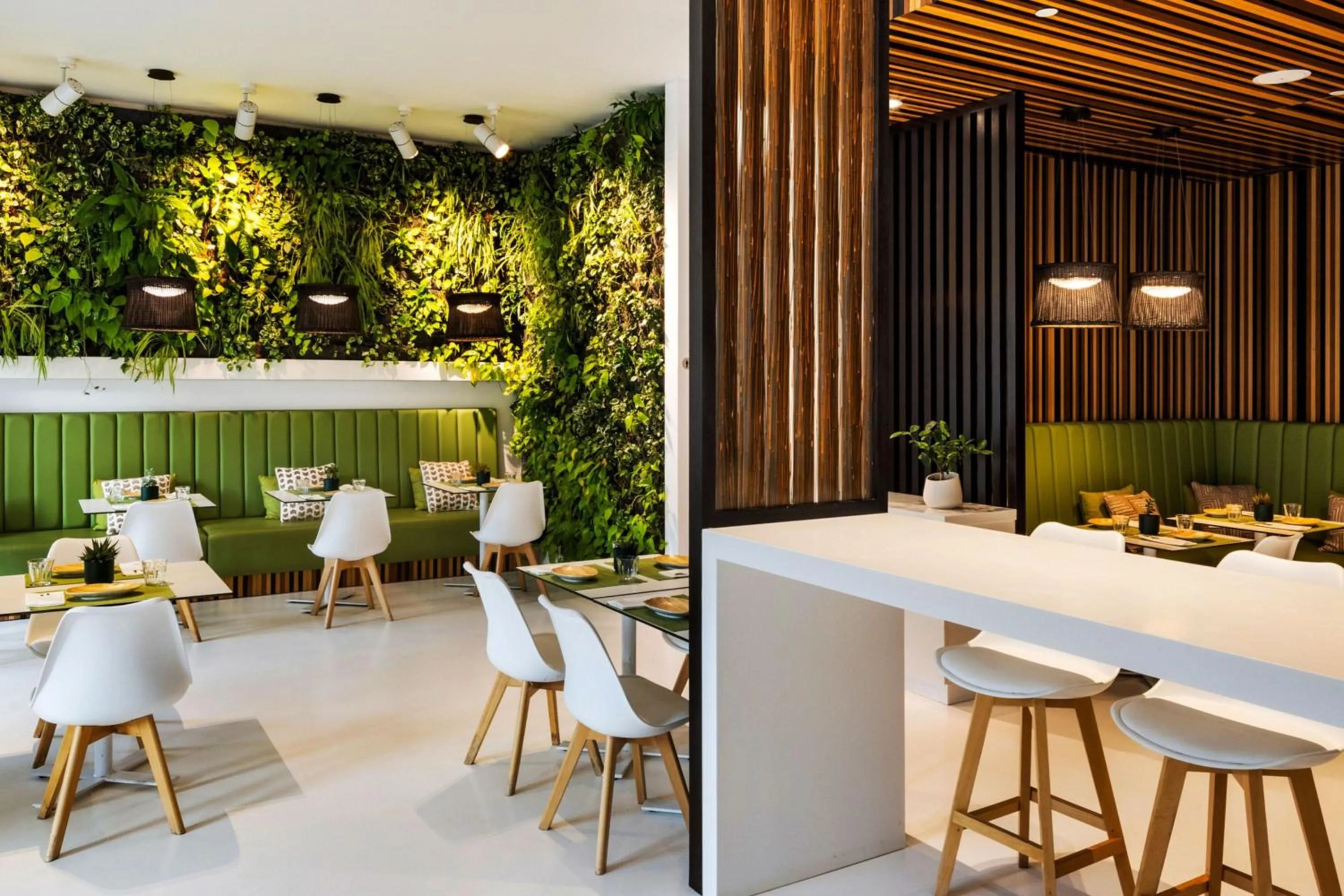 Restaurant/places to eat in Pine Cliffs Residence, a Luxury Collection Resort, Algarve