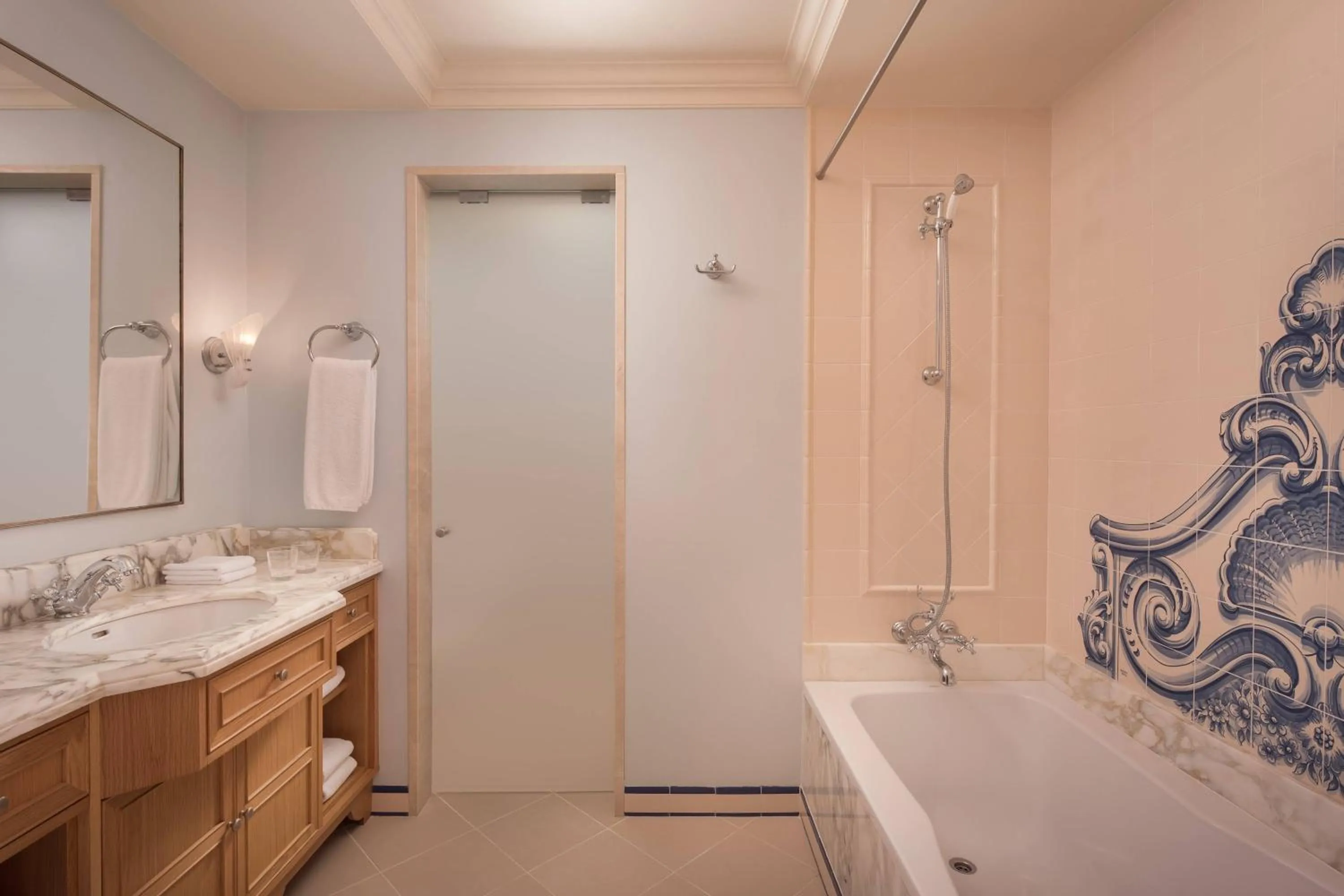 Bathroom in Pine Cliffs Residence, a Luxury Collection Resort, Algarve