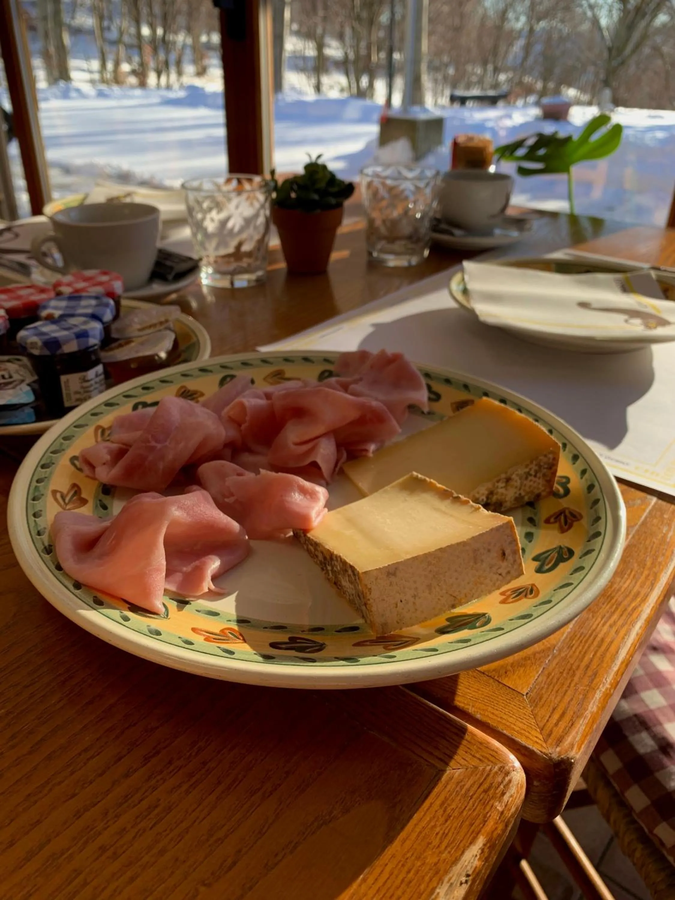 Breakfast in MOUNTAIN HOTEL Osteria di MONTAGNA La Peonia Monte Generoso