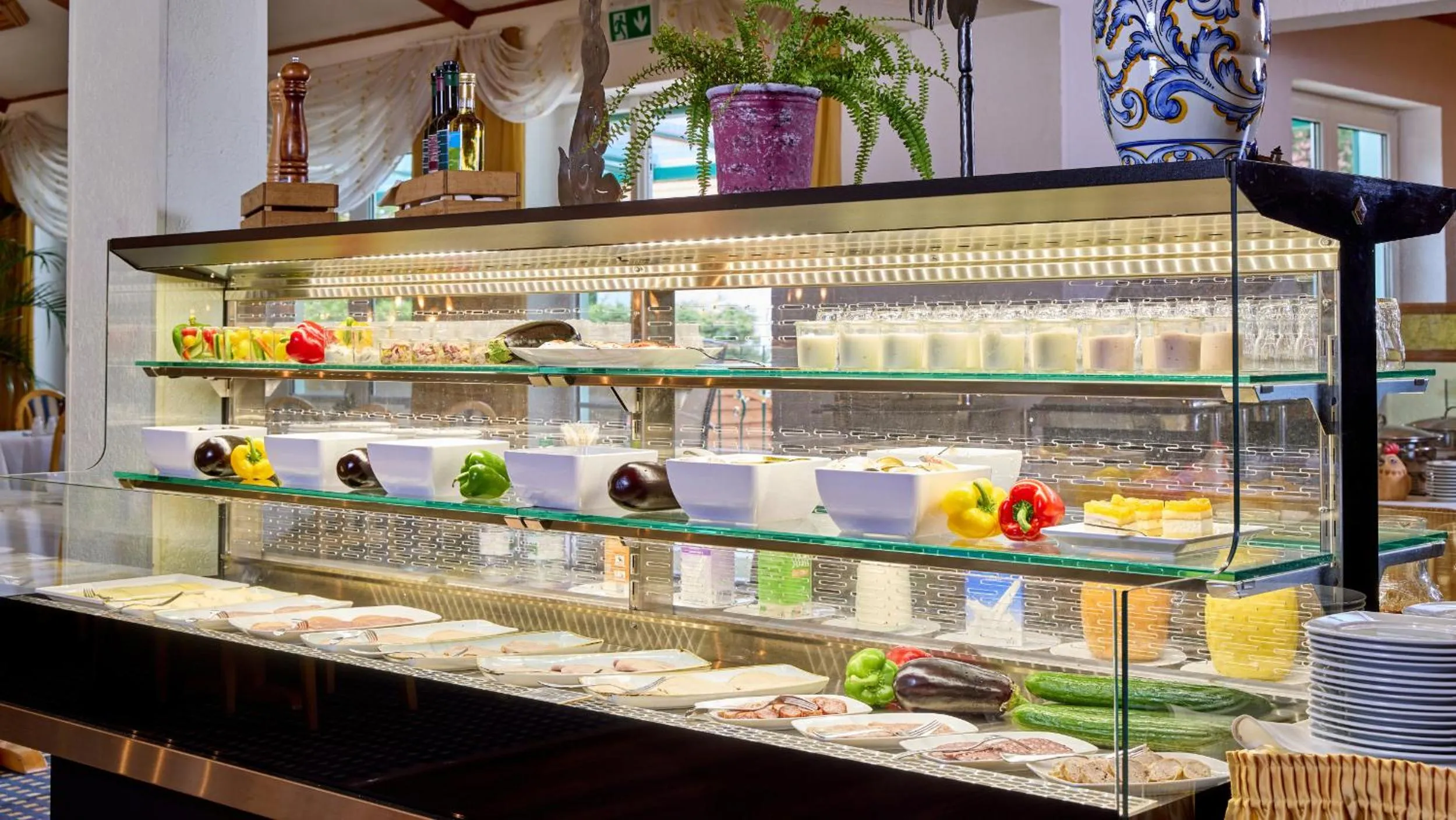 Buffet breakfast in Hotel Linderhof