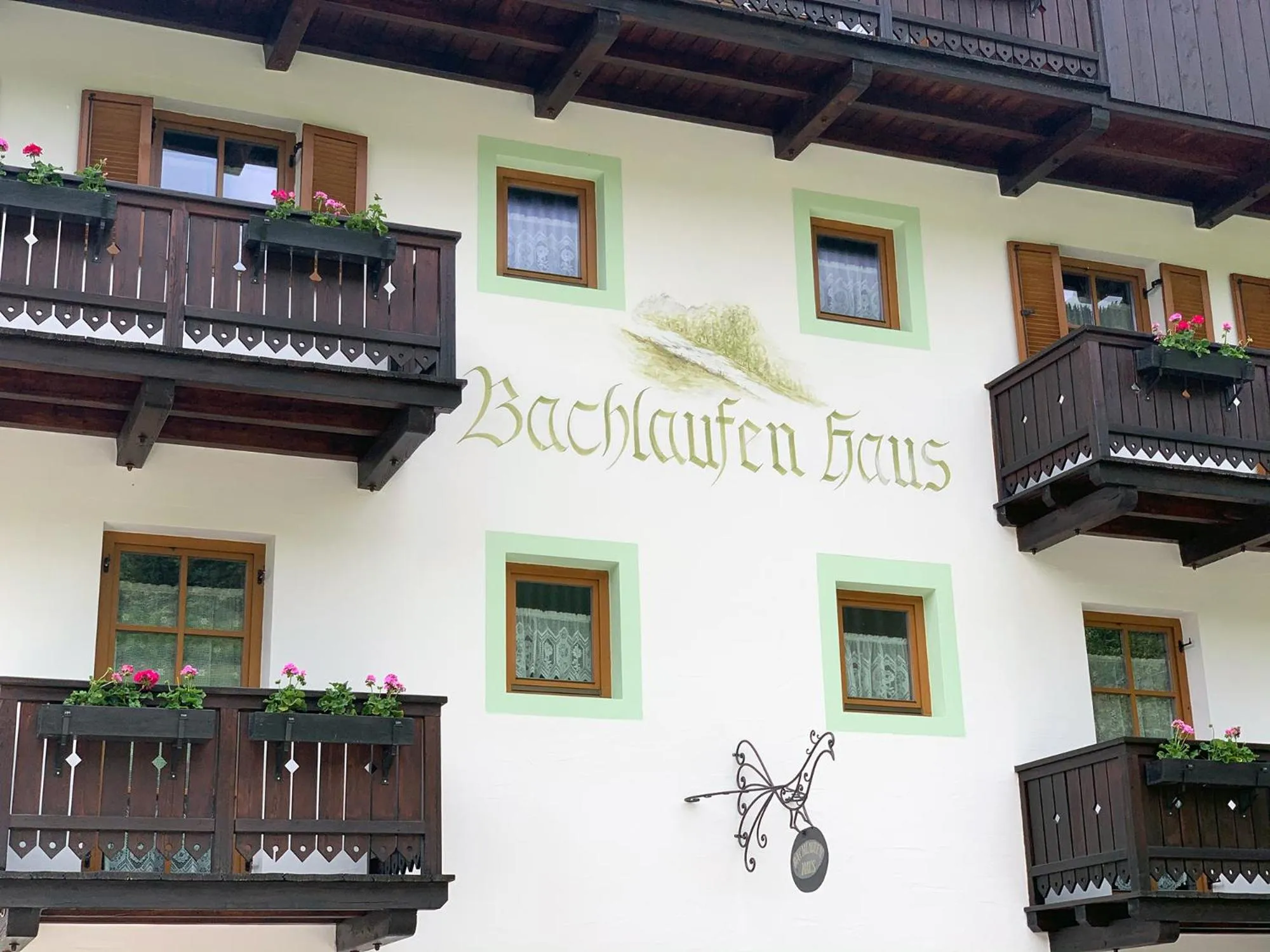 Facade/entrance in Bachlaufen Haus