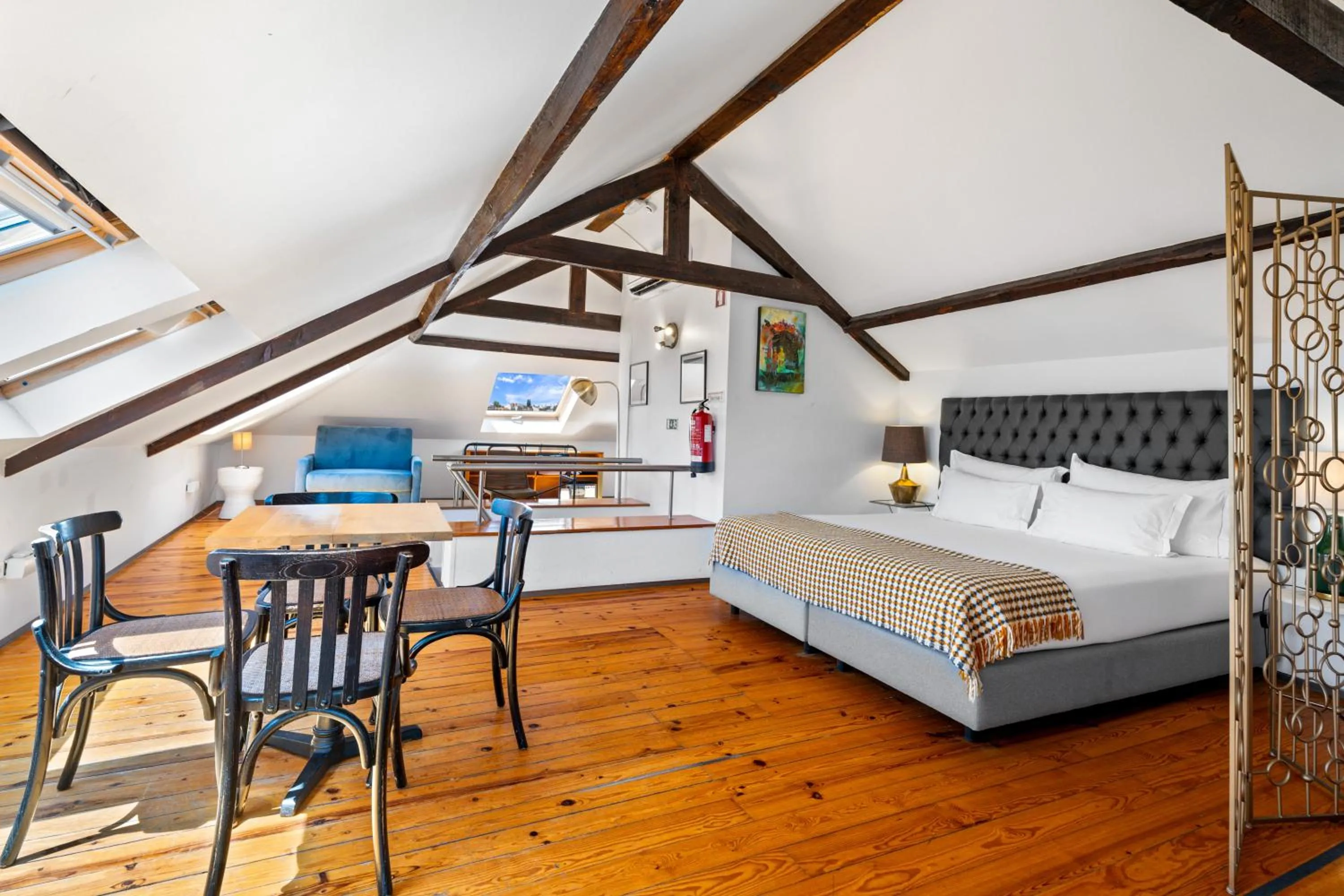 Photo of the whole room, Bed in Quinta Colina by Shiadu