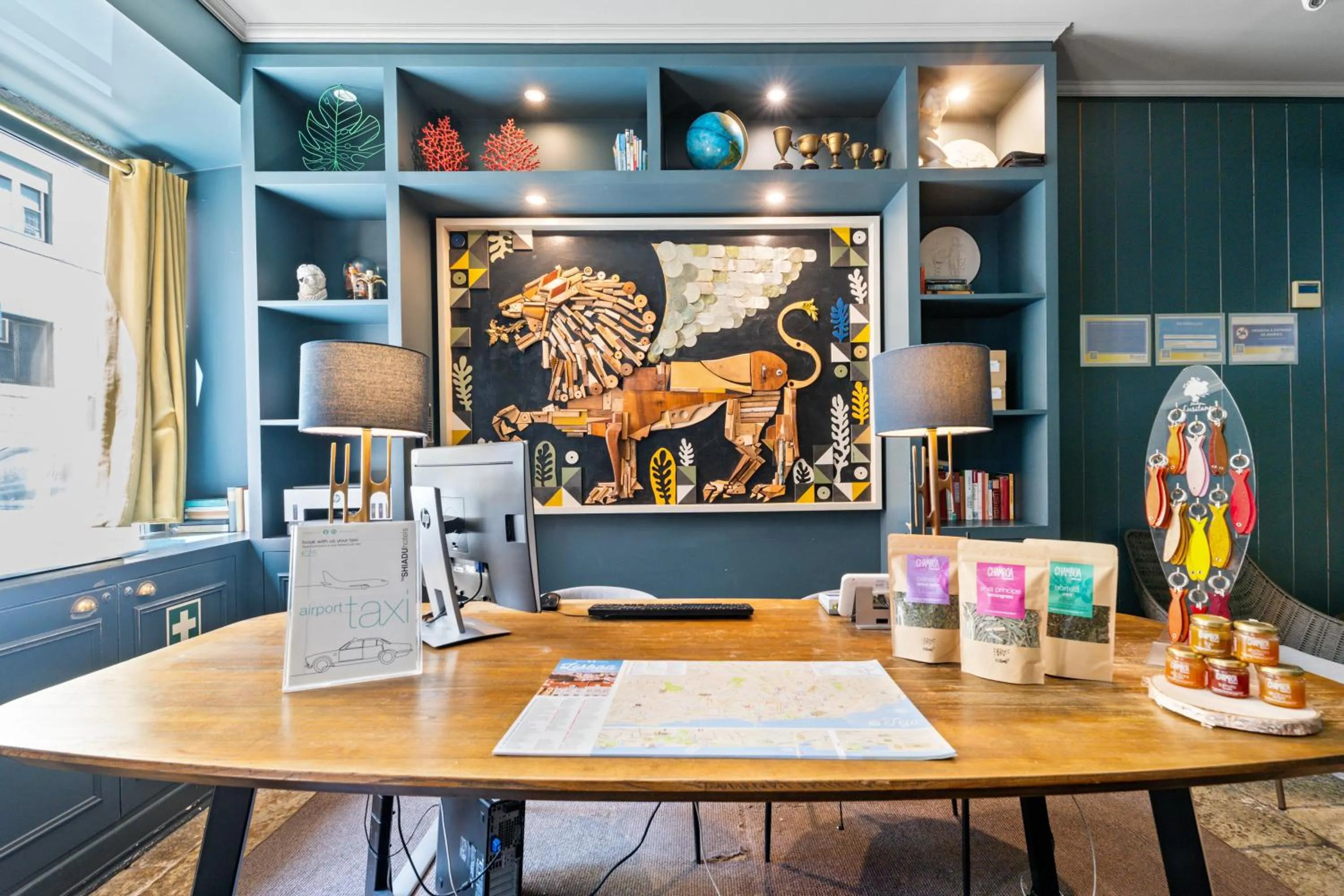 Lobby or reception in Quinta Colina by Shiadu