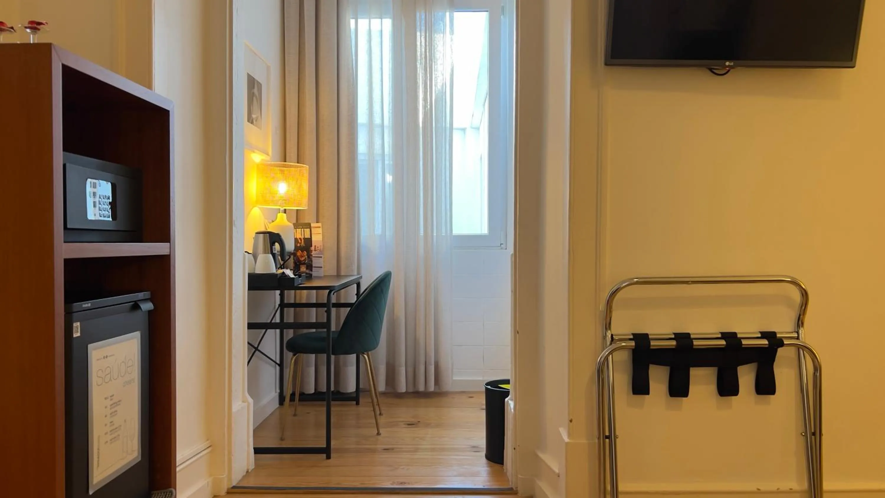 TV and multimedia in Quinta Colina by Shiadu