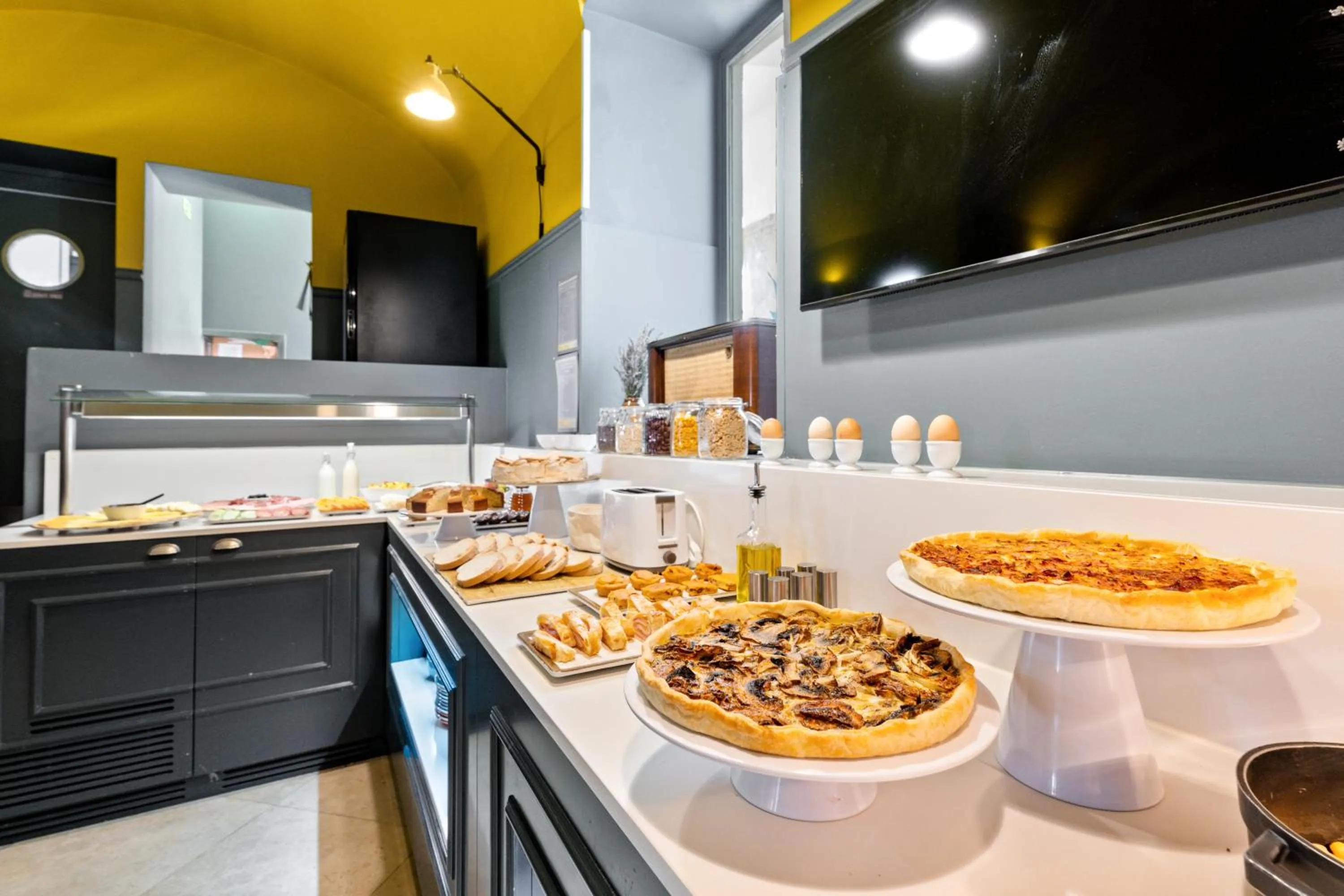 Food and drinks in Quinta Colina by Shiadu