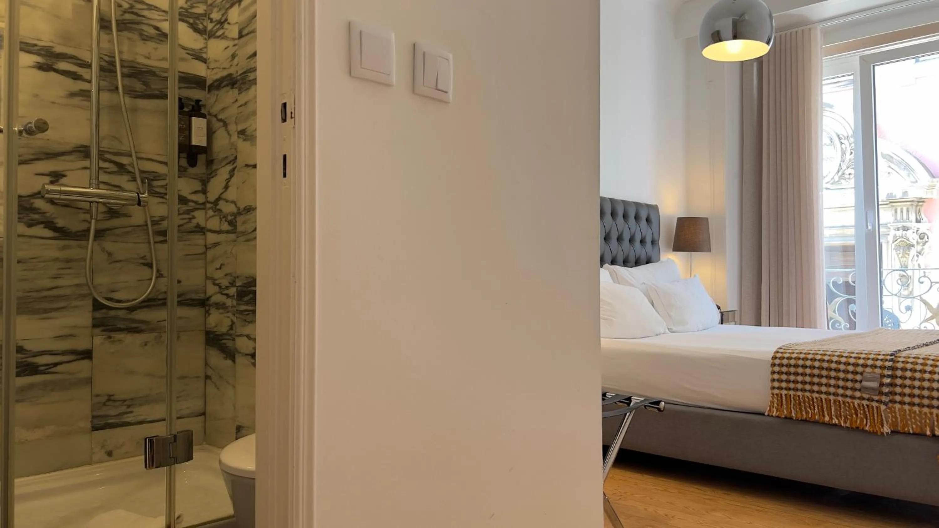 Shower, Bed in Quinta Colina by Shiadu