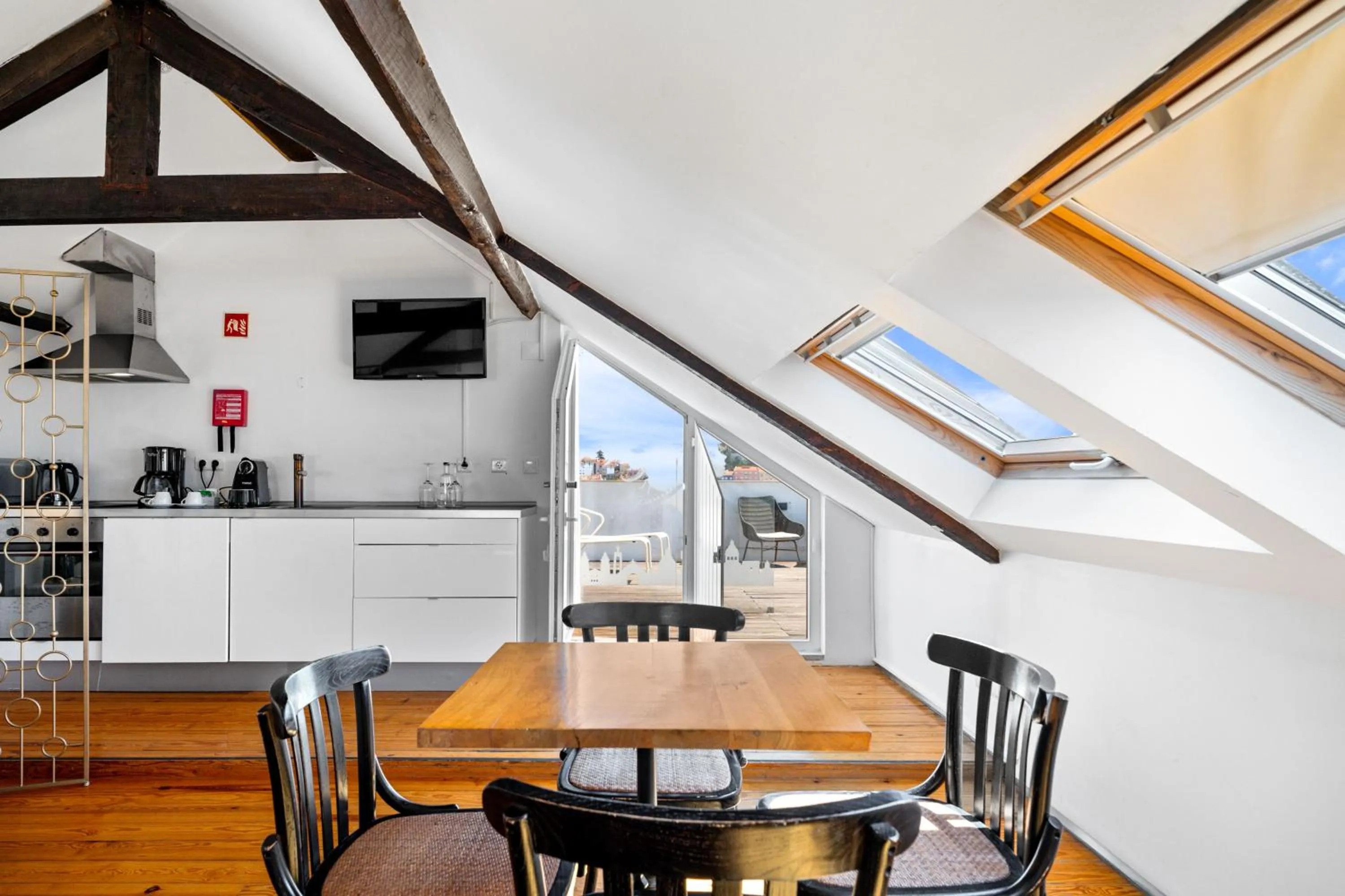 Kitchen or kitchenette in Quinta Colina by Shiadu