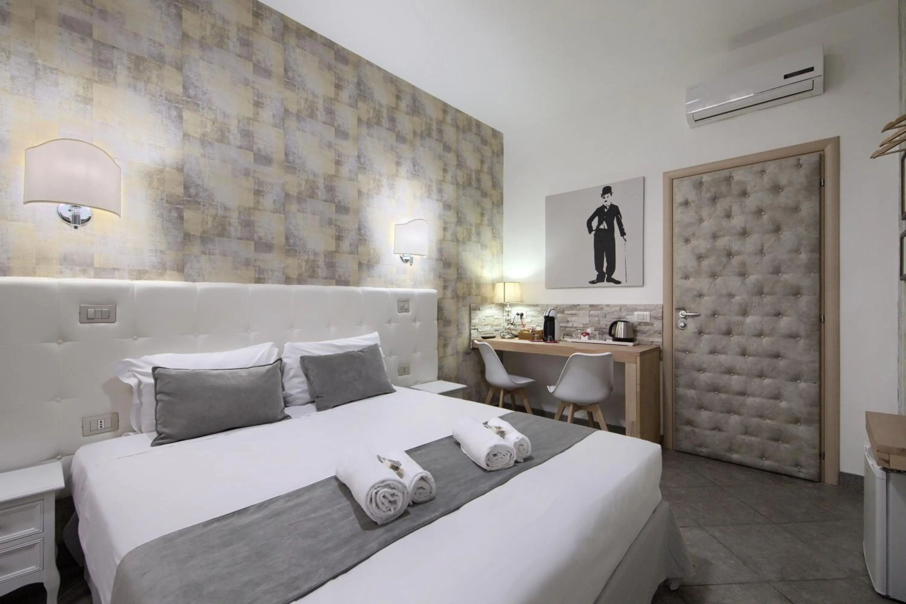 Bathroom, Bed in Vatican Treasure