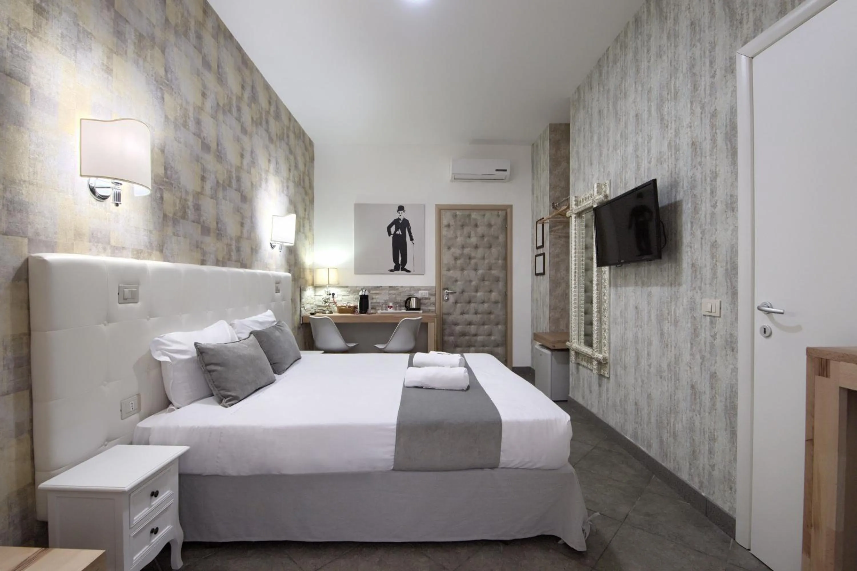 Bathroom, Bed in Vatican Treasure