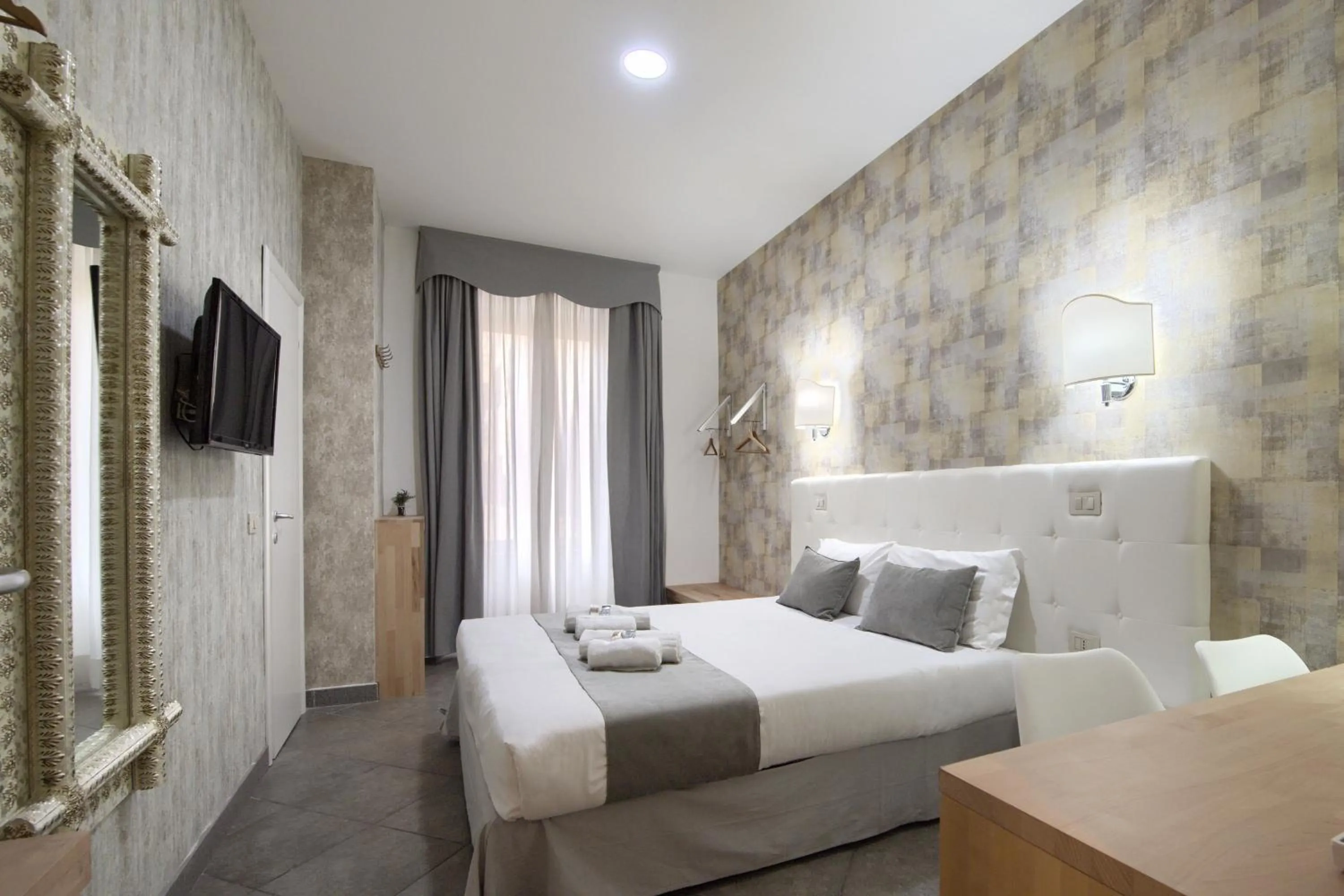 Bathroom, Bed in Vatican Treasure