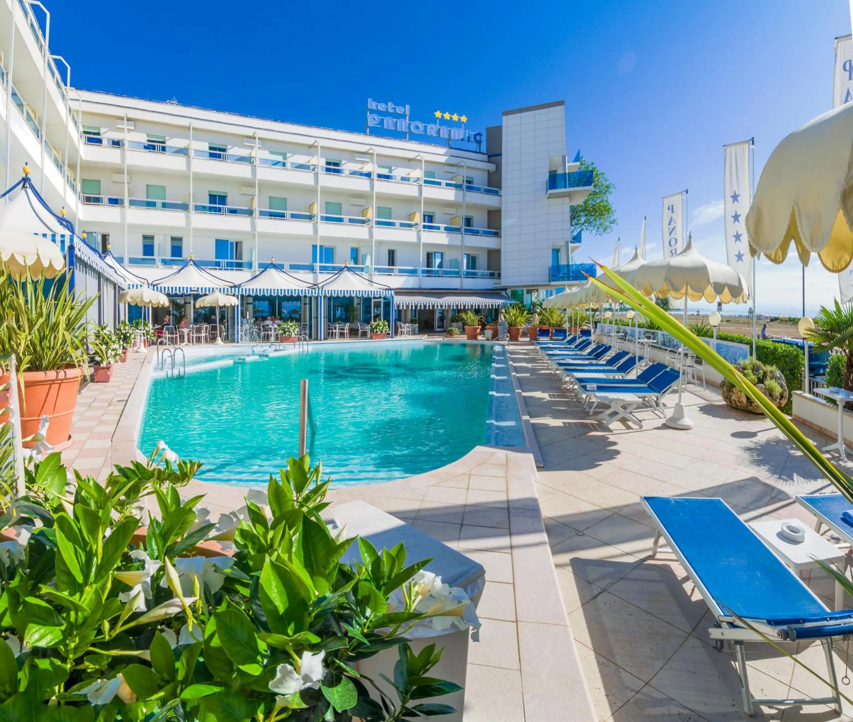 Swimming pool in Hotel Panoramic