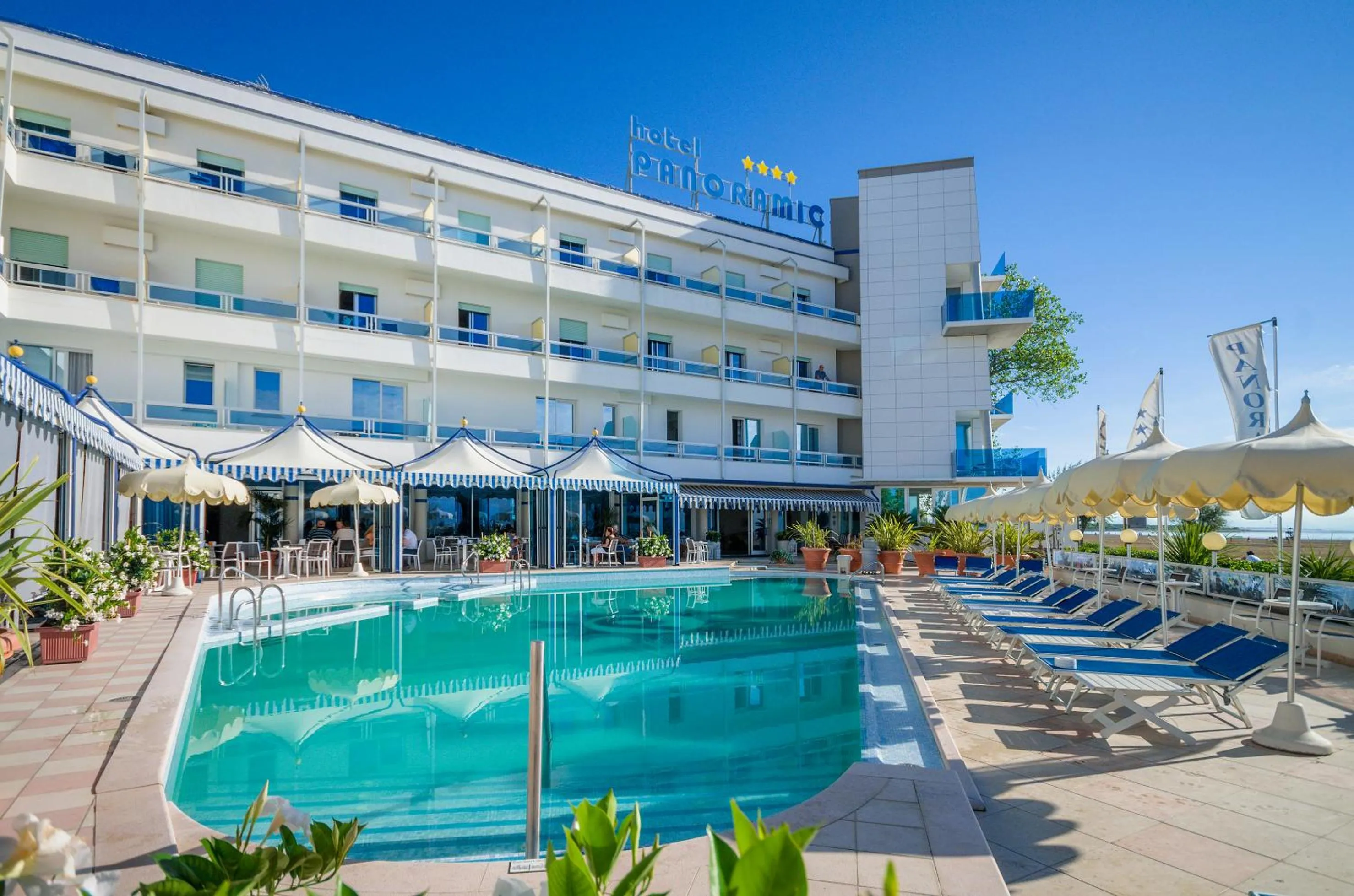 Swimming pool in Hotel Panoramic