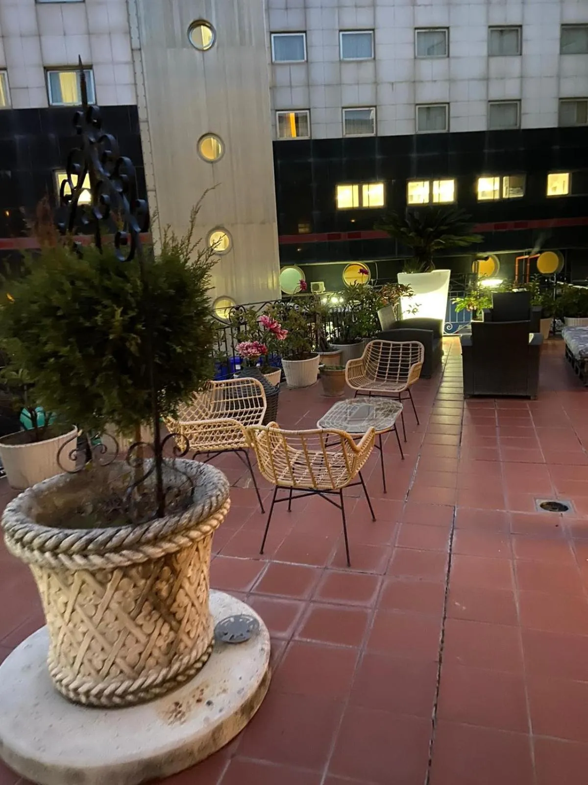 Communal lounge/ TV room in B&B Mini Hotel Incity-close train station and port-