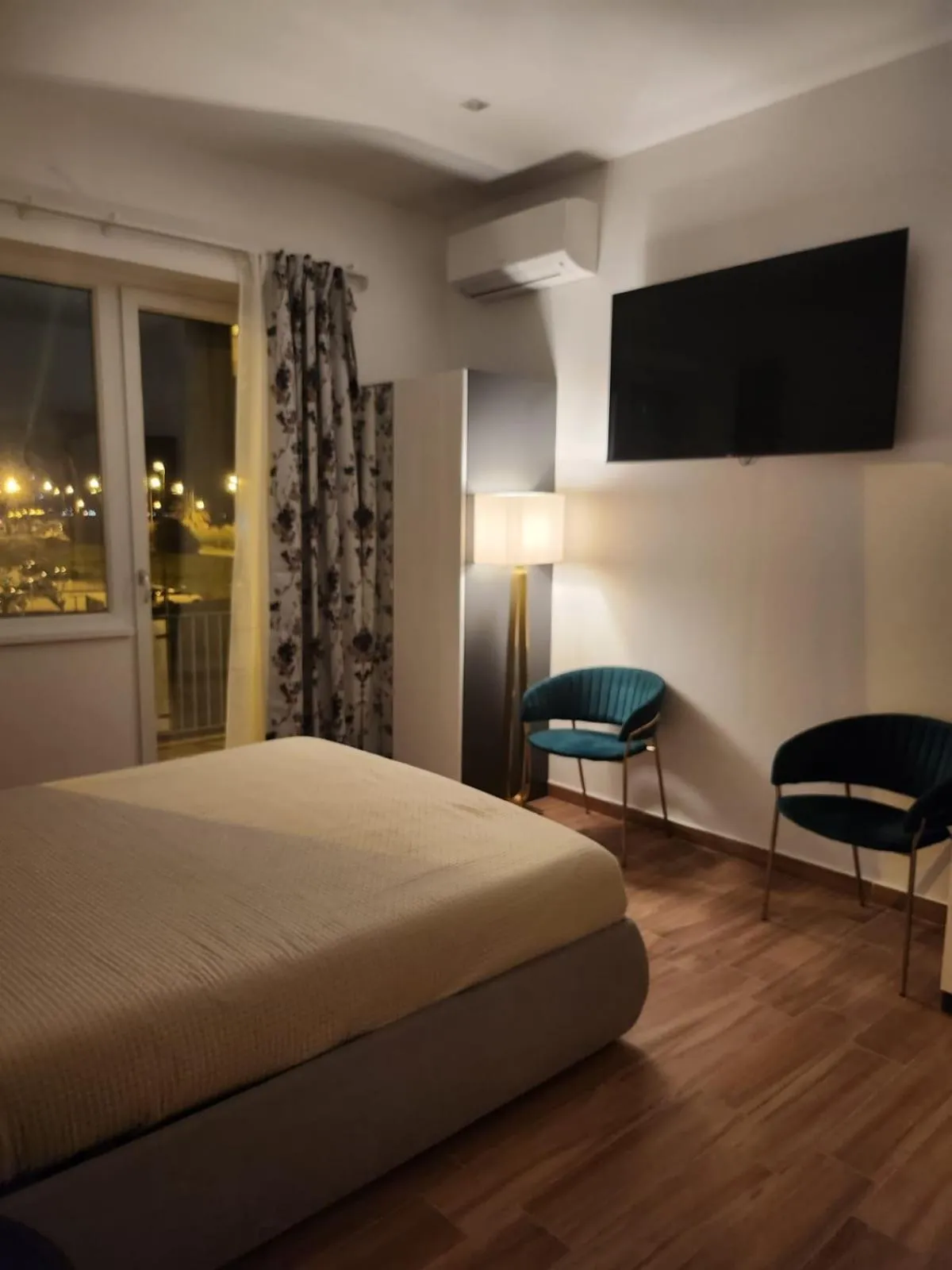 Bed in B&B Mini Hotel Incity-close train station and port-