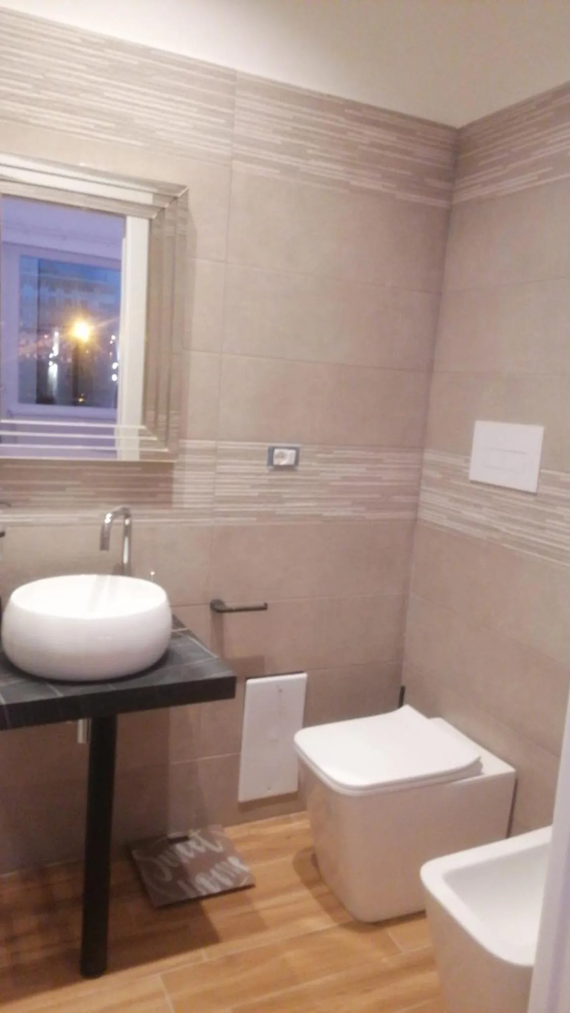 Toilet in B&B Mini Hotel Incity-close train station and port-