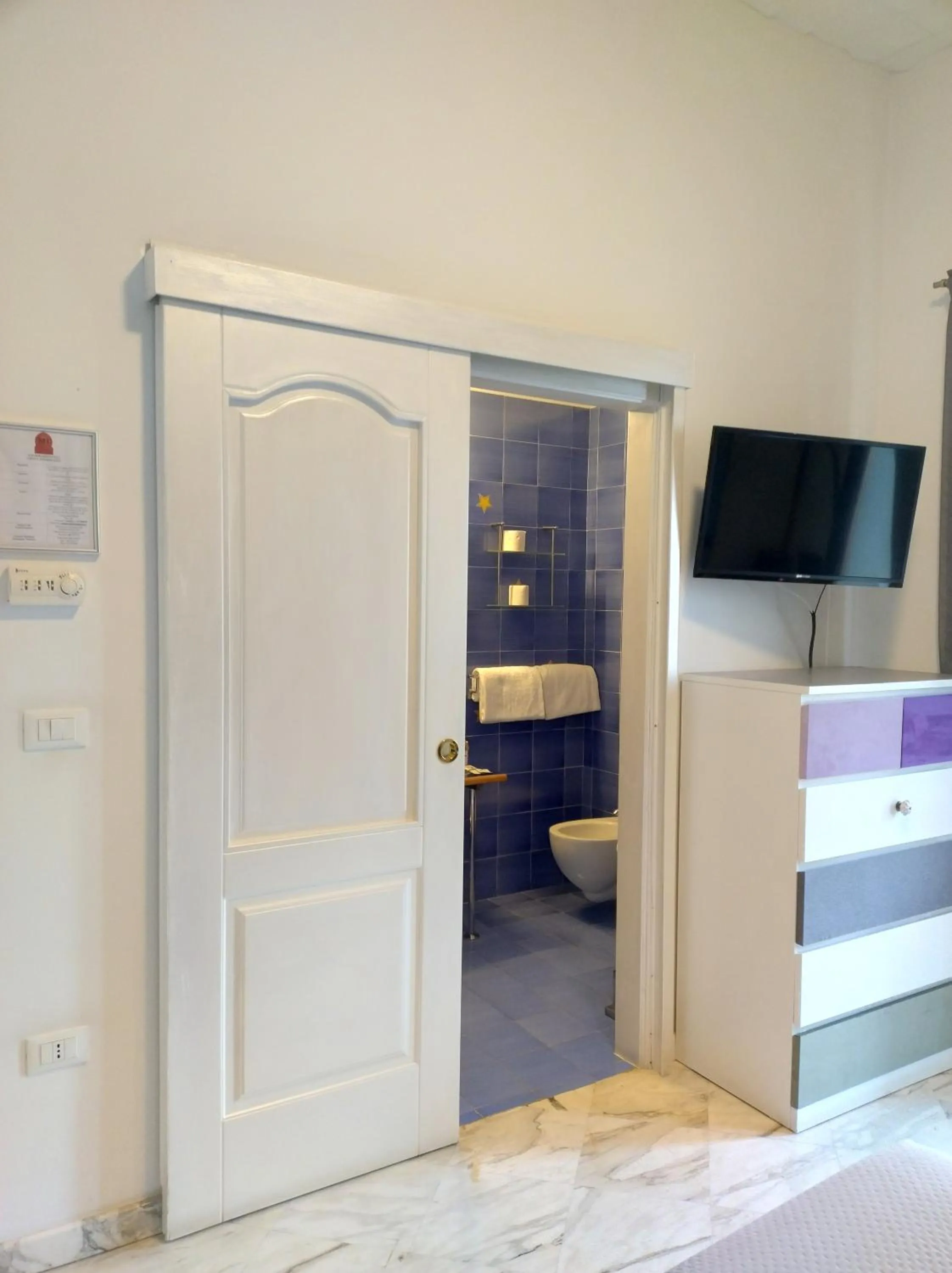 Toilet in B&B Mini Hotel Incity-close train station and port-