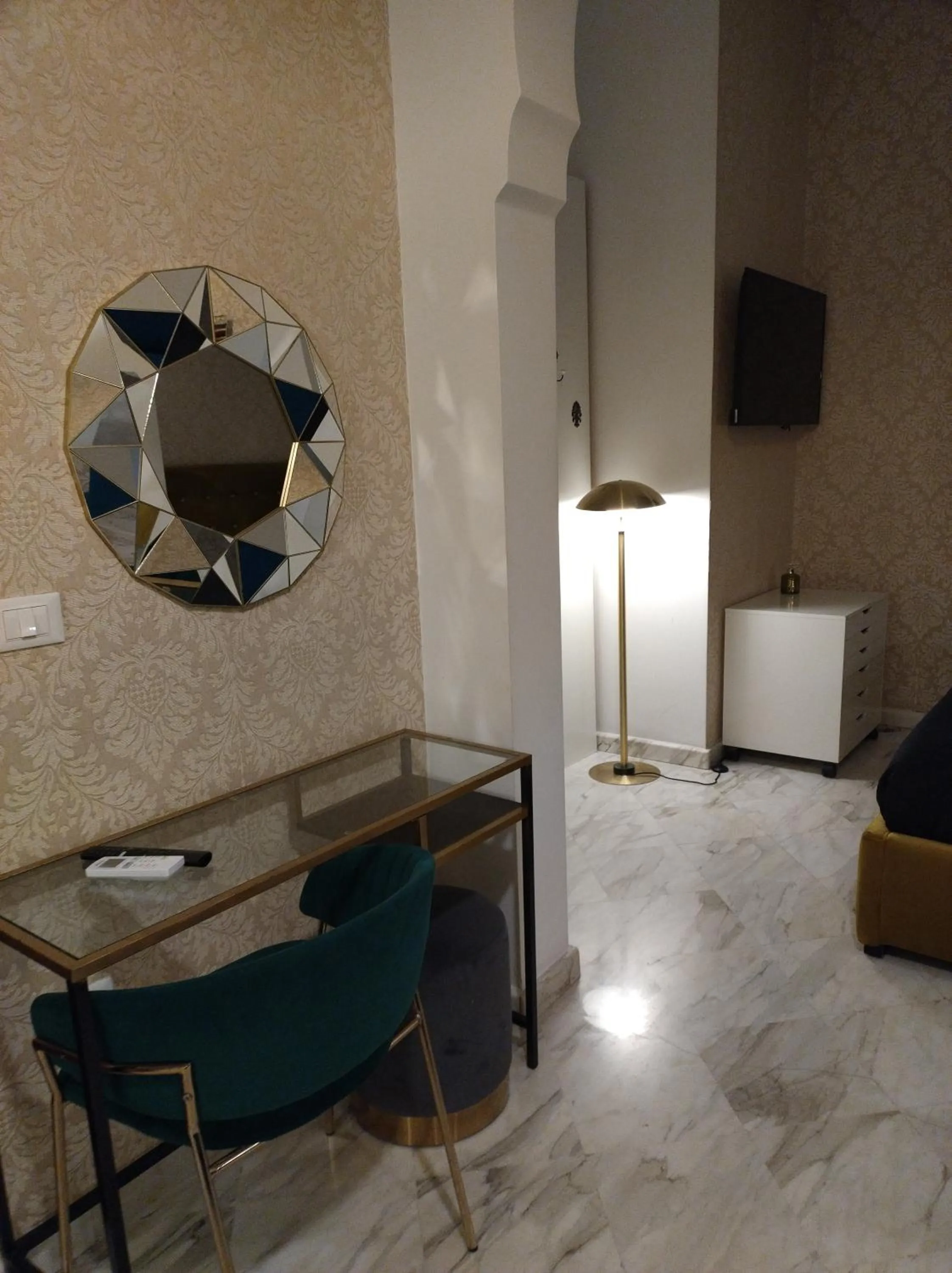 B&B Mini Hotel Incity-close train station and port-