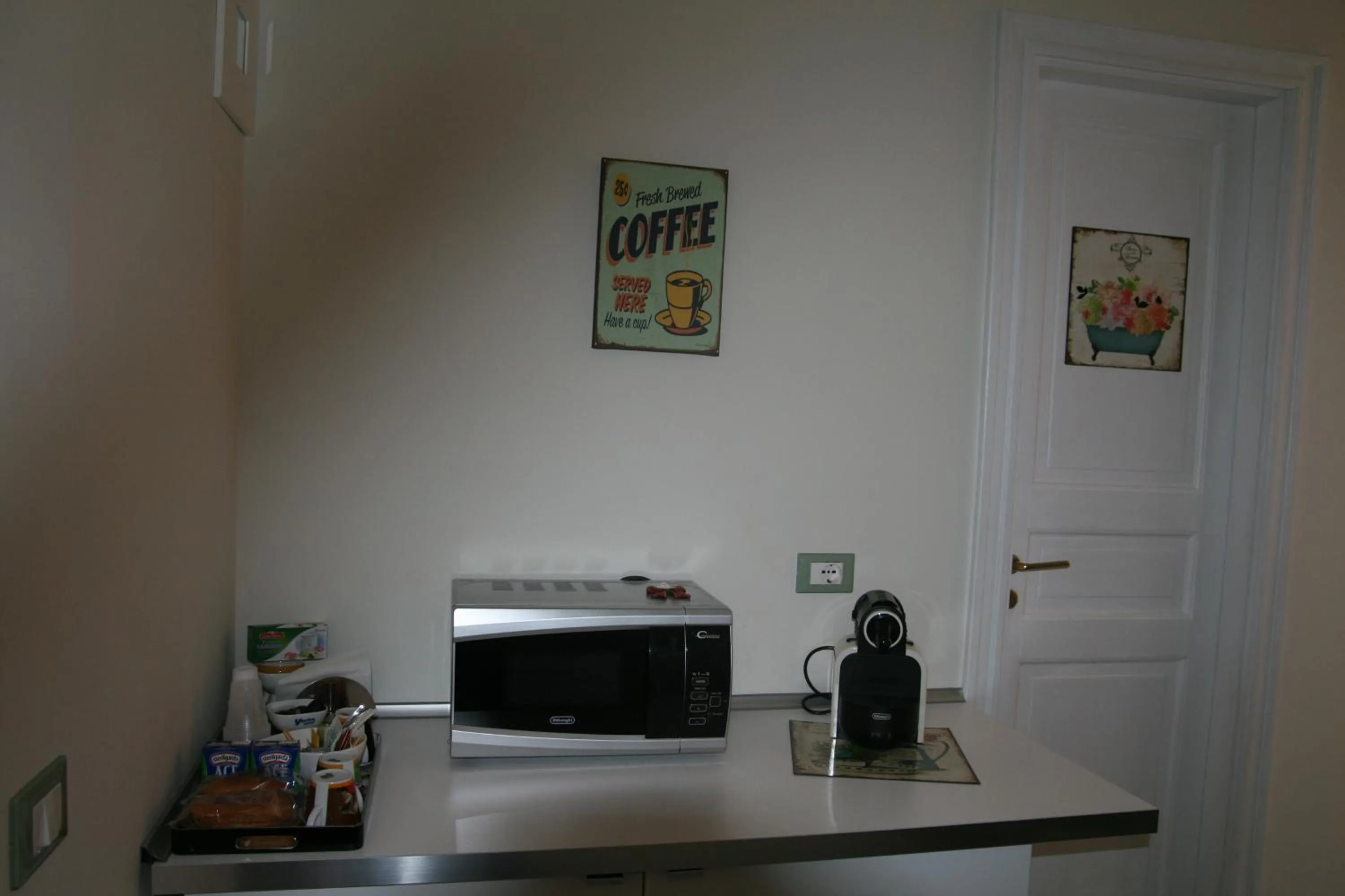 Coffee/tea facilities in B&B Mini Hotel Incity-close train station and port-