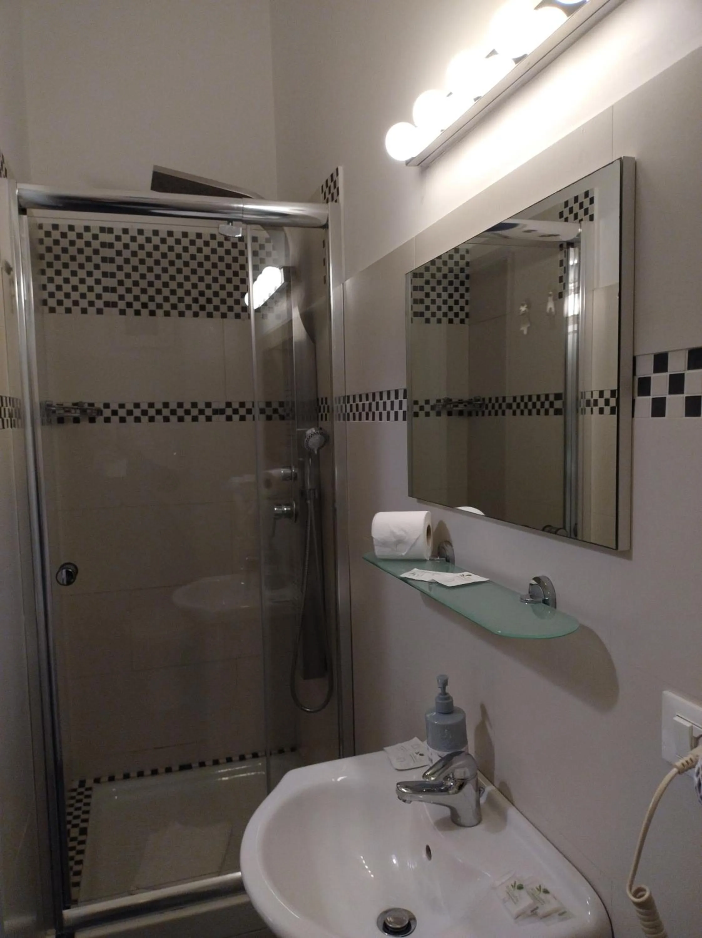 B&B Mini Hotel Incity-close train station and port-