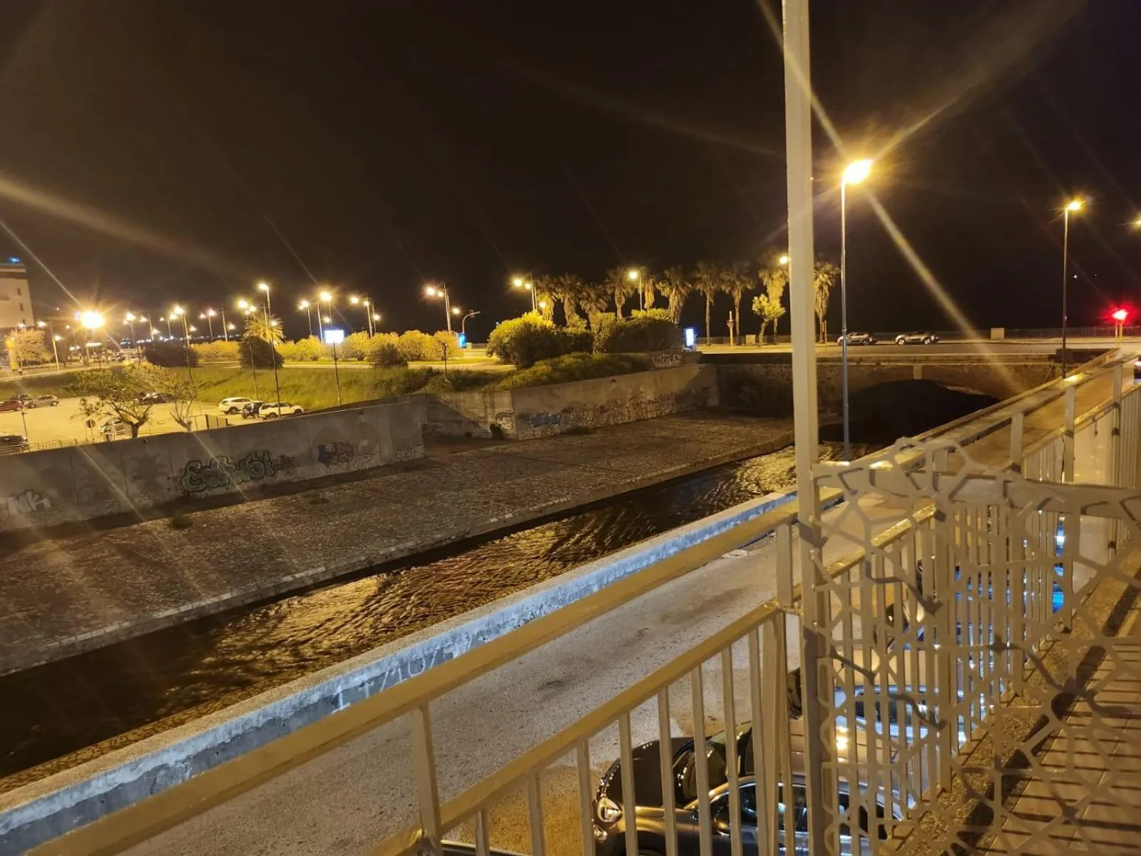 Night in B&B Mini Hotel Incity-close train station and port-