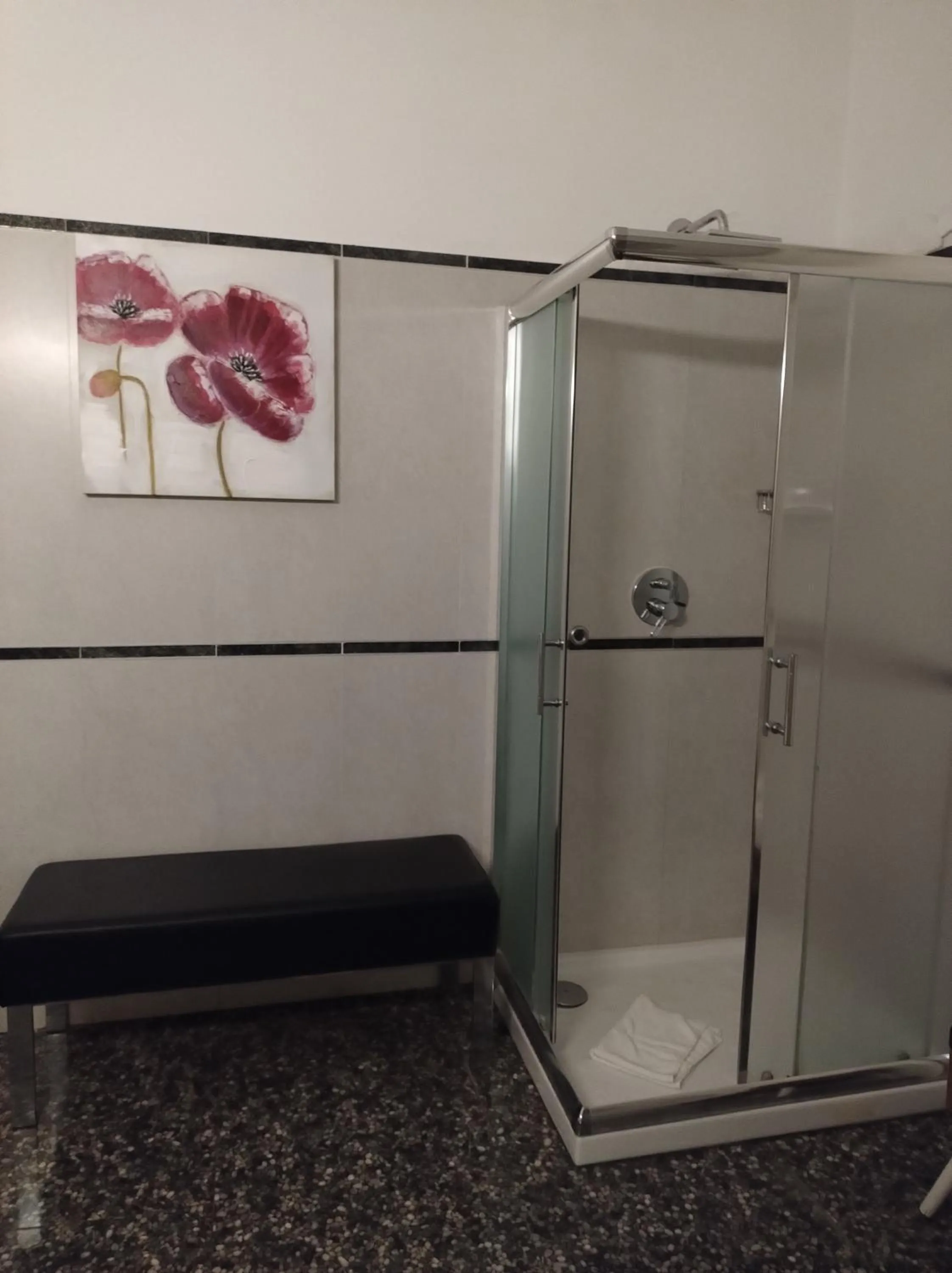 B&B Mini Hotel Incity-close train station and port-