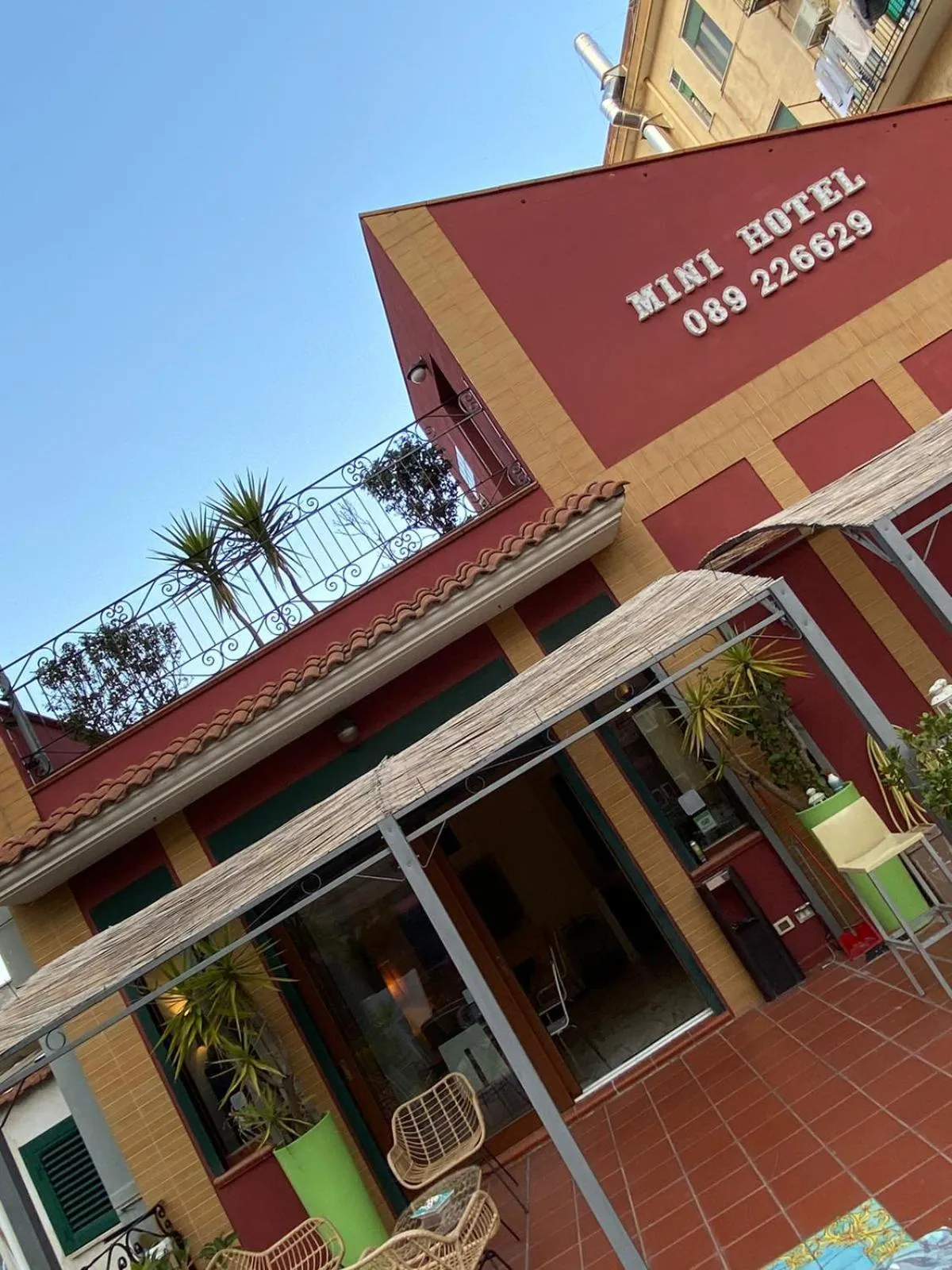 Facade/entrance in B&B Mini Hotel Incity-close train station and port-