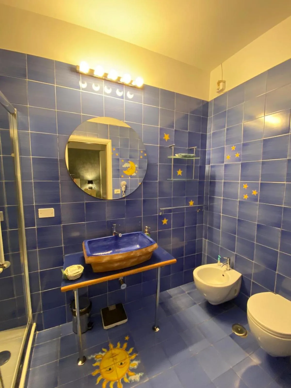Bathroom in B&B Mini Hotel Incity-close train station and port-