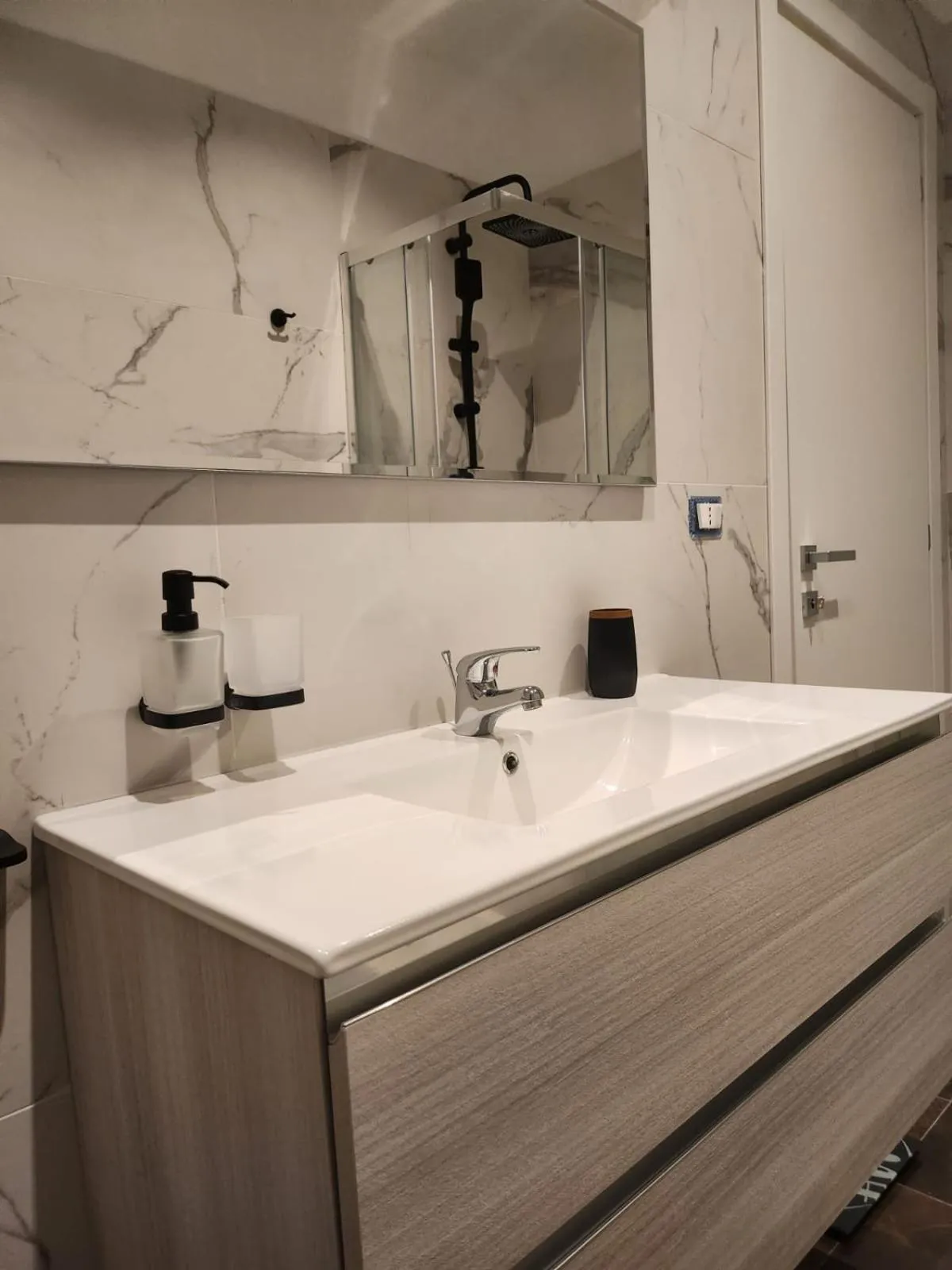 Bathroom in B&B Mini Hotel Incity-close train station and port-