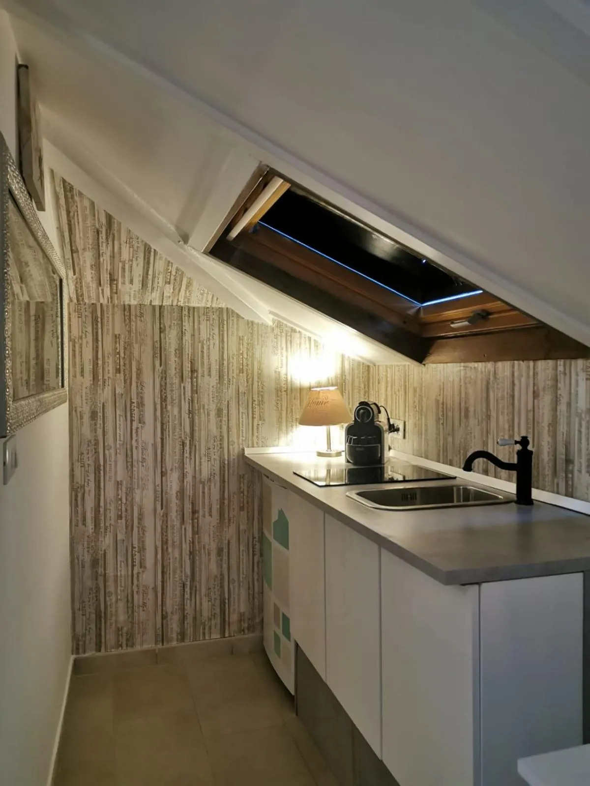 Balcony/Terrace in B&B Mini Hotel Incity-close train station and port-