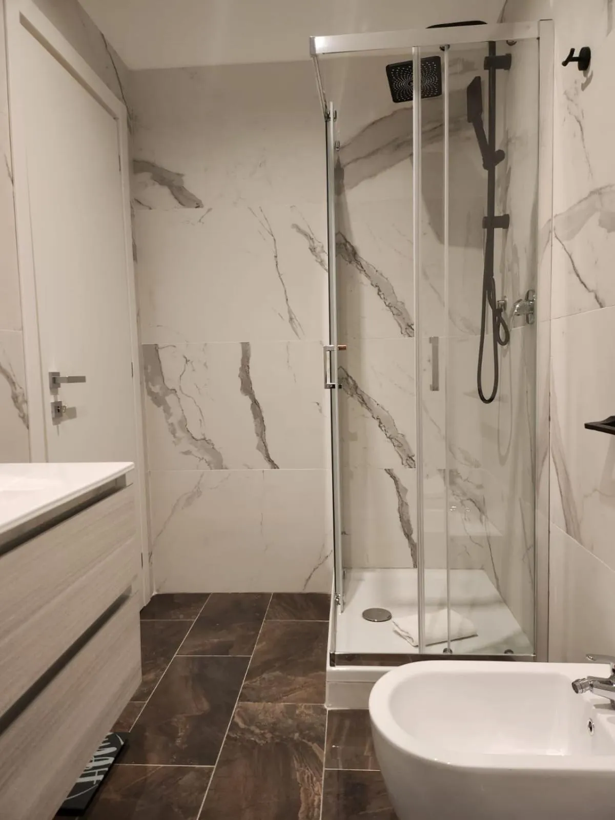 Shower in B&B Mini Hotel Incity-close train station and port-