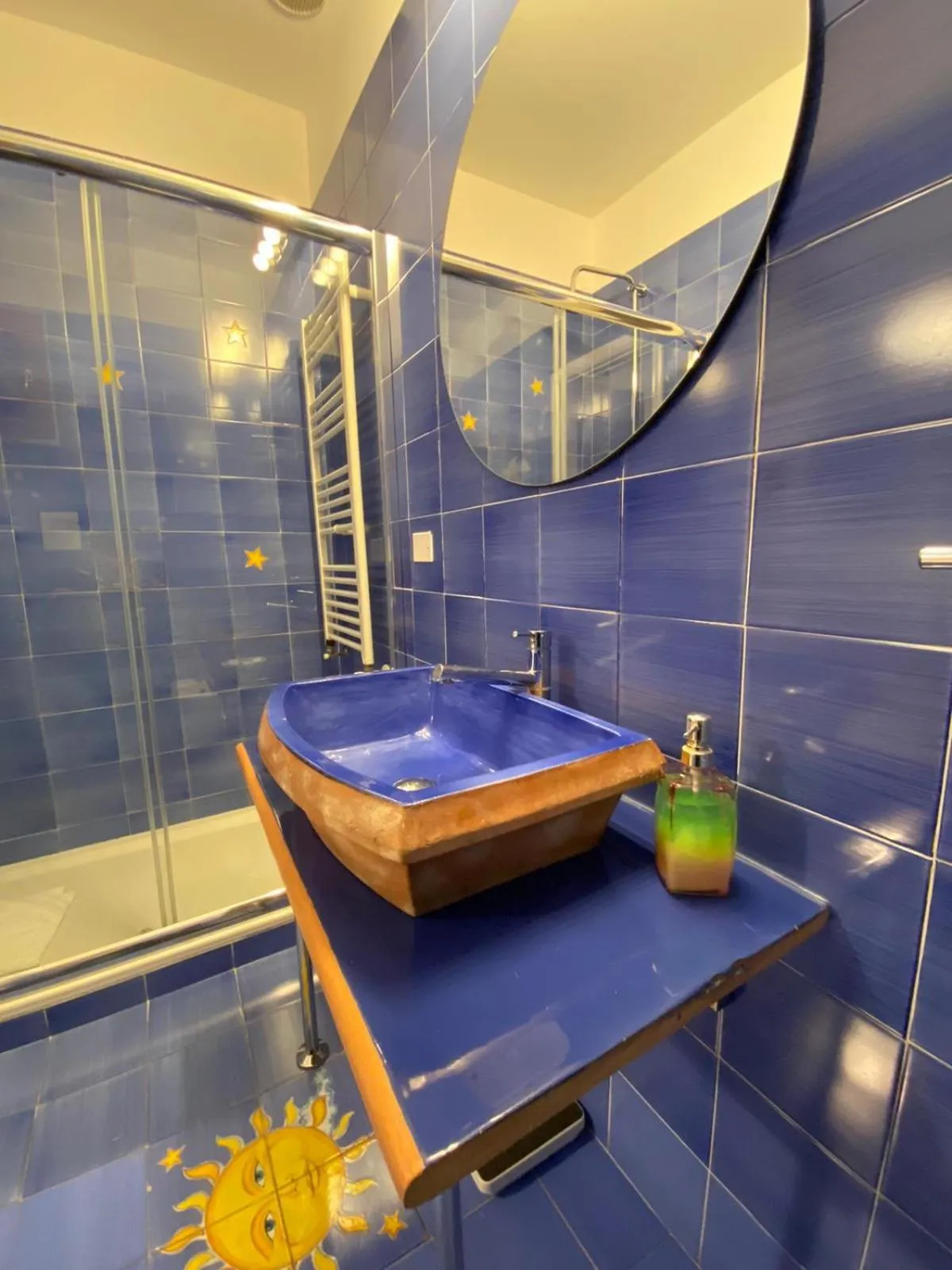 Shower in B&B Mini Hotel Incity-close train station and port-