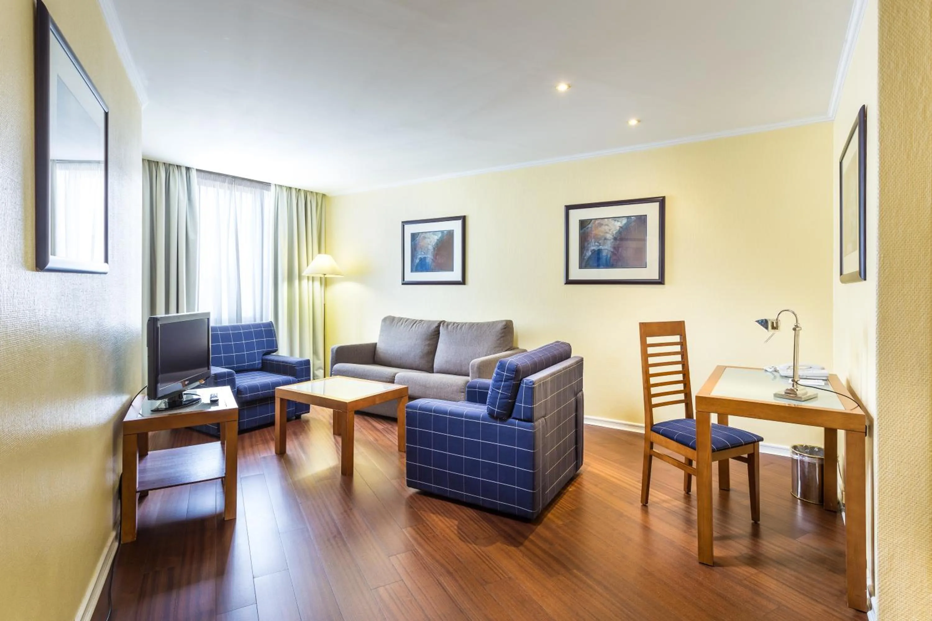 Living room in Holiday Inn Lisbon by IHG