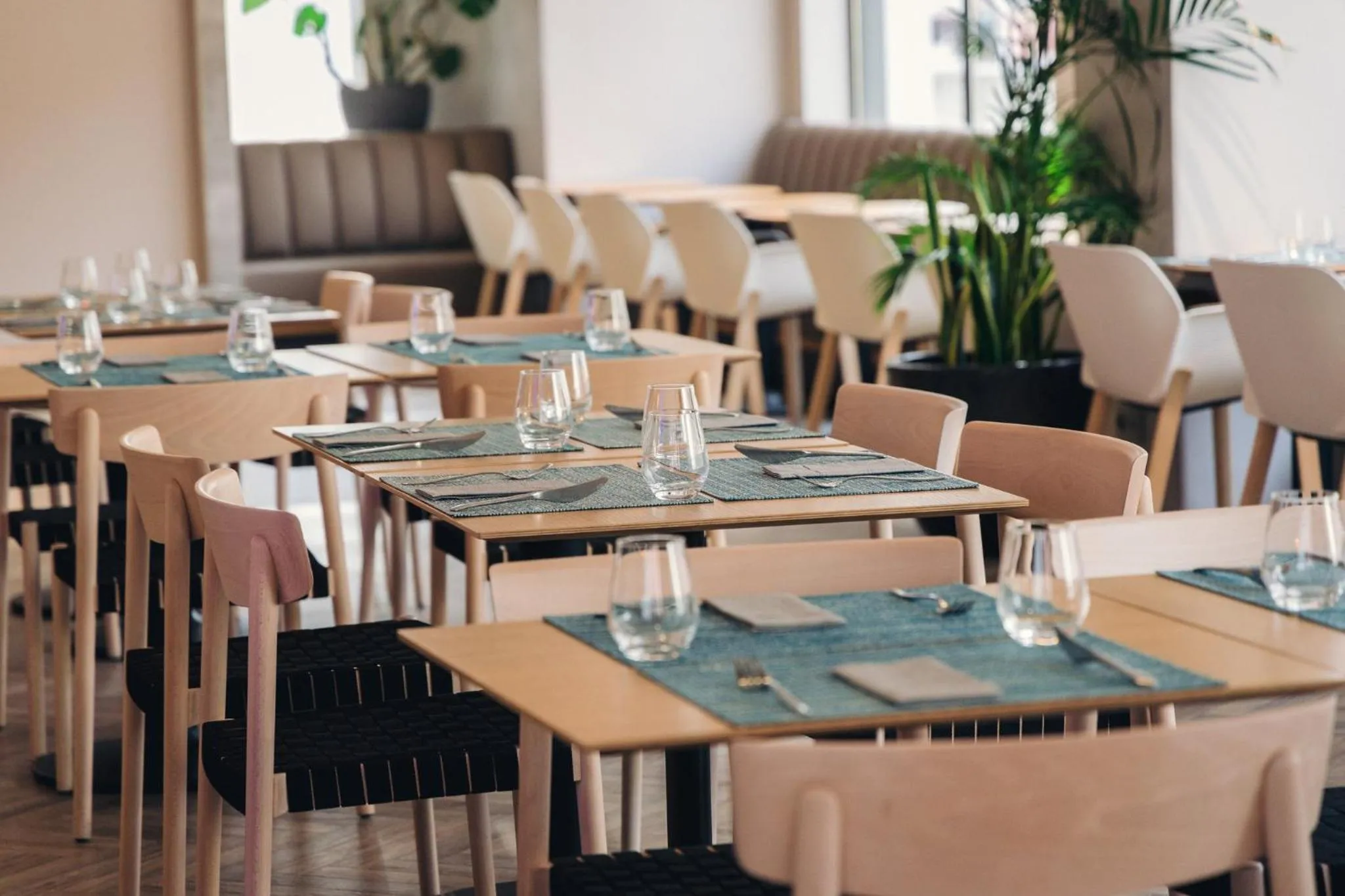 Restaurant/places to eat in Holiday Inn Lisbon by IHG