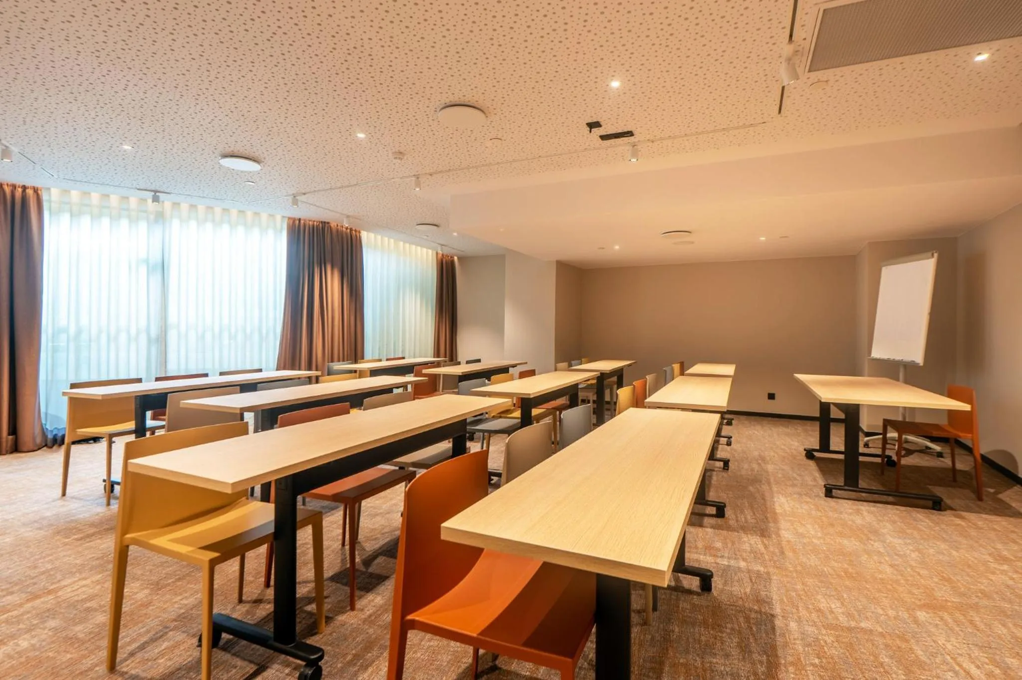 Meeting/conference room in Holiday Inn Lisbon by IHG