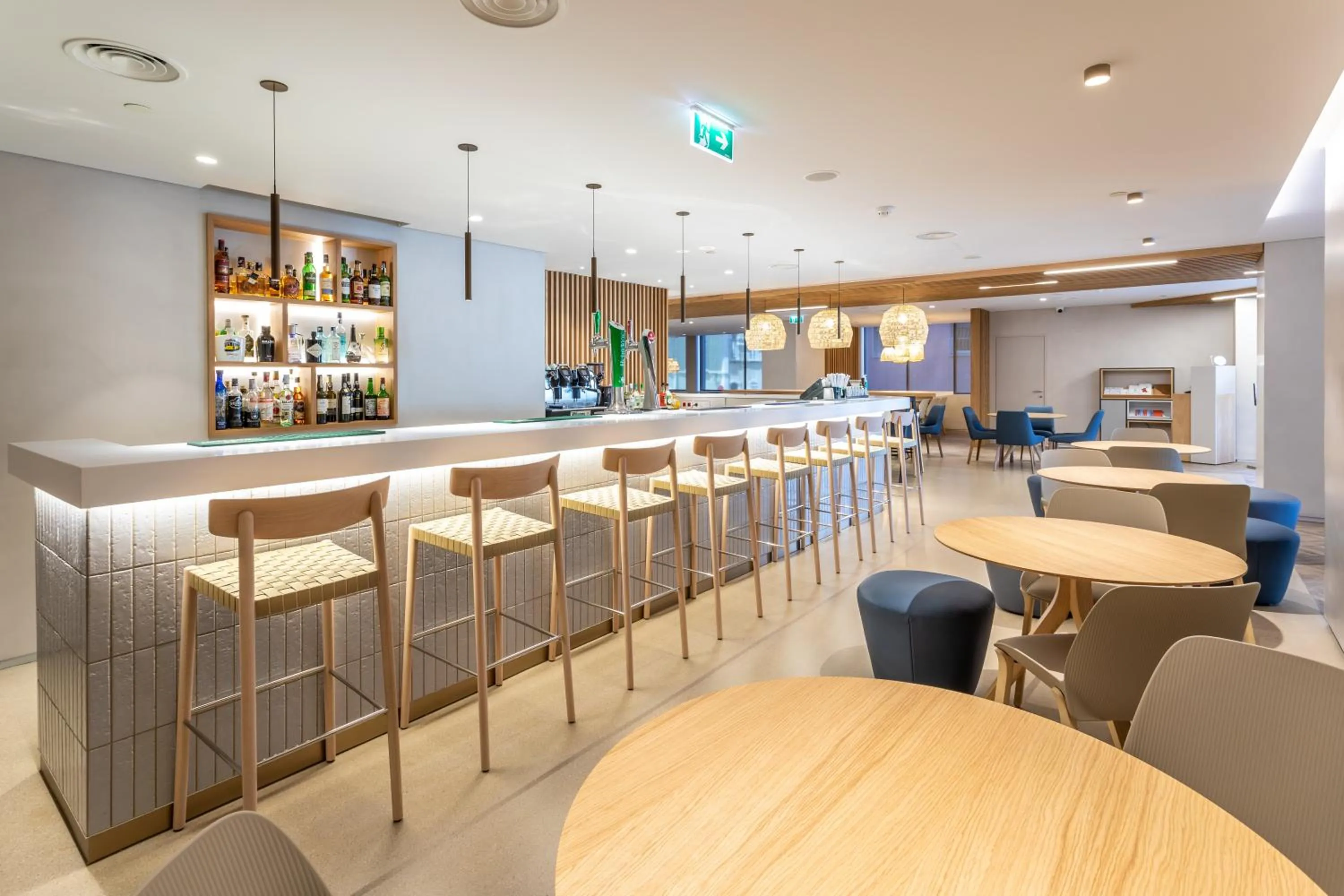 Lounge or bar in Holiday Inn Lisbon by IHG