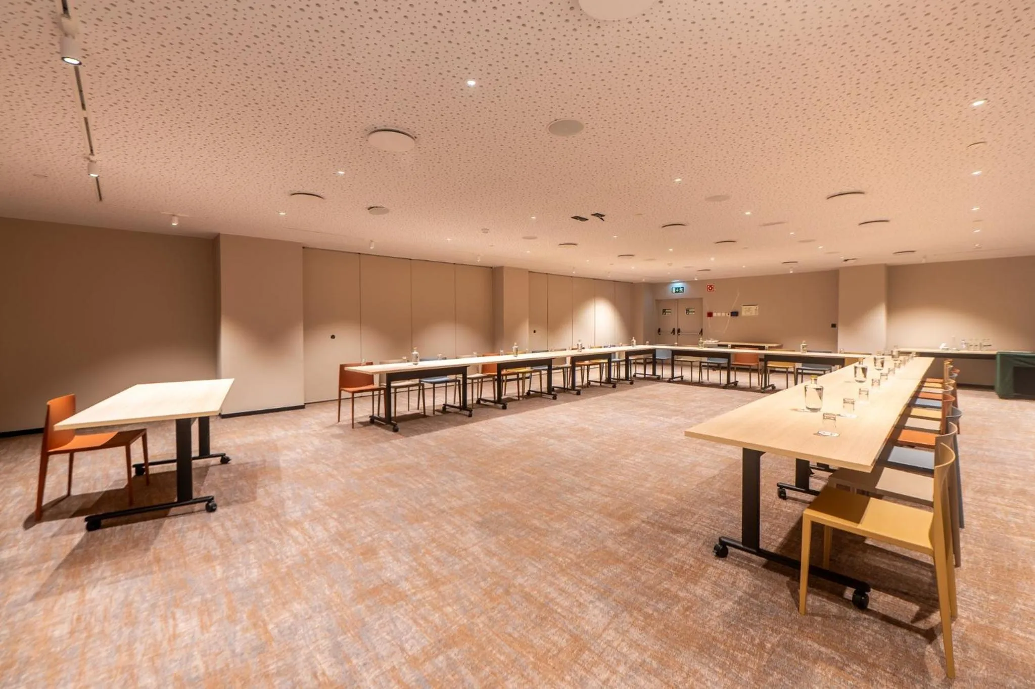 Meeting/conference room in Holiday Inn Lisbon by IHG