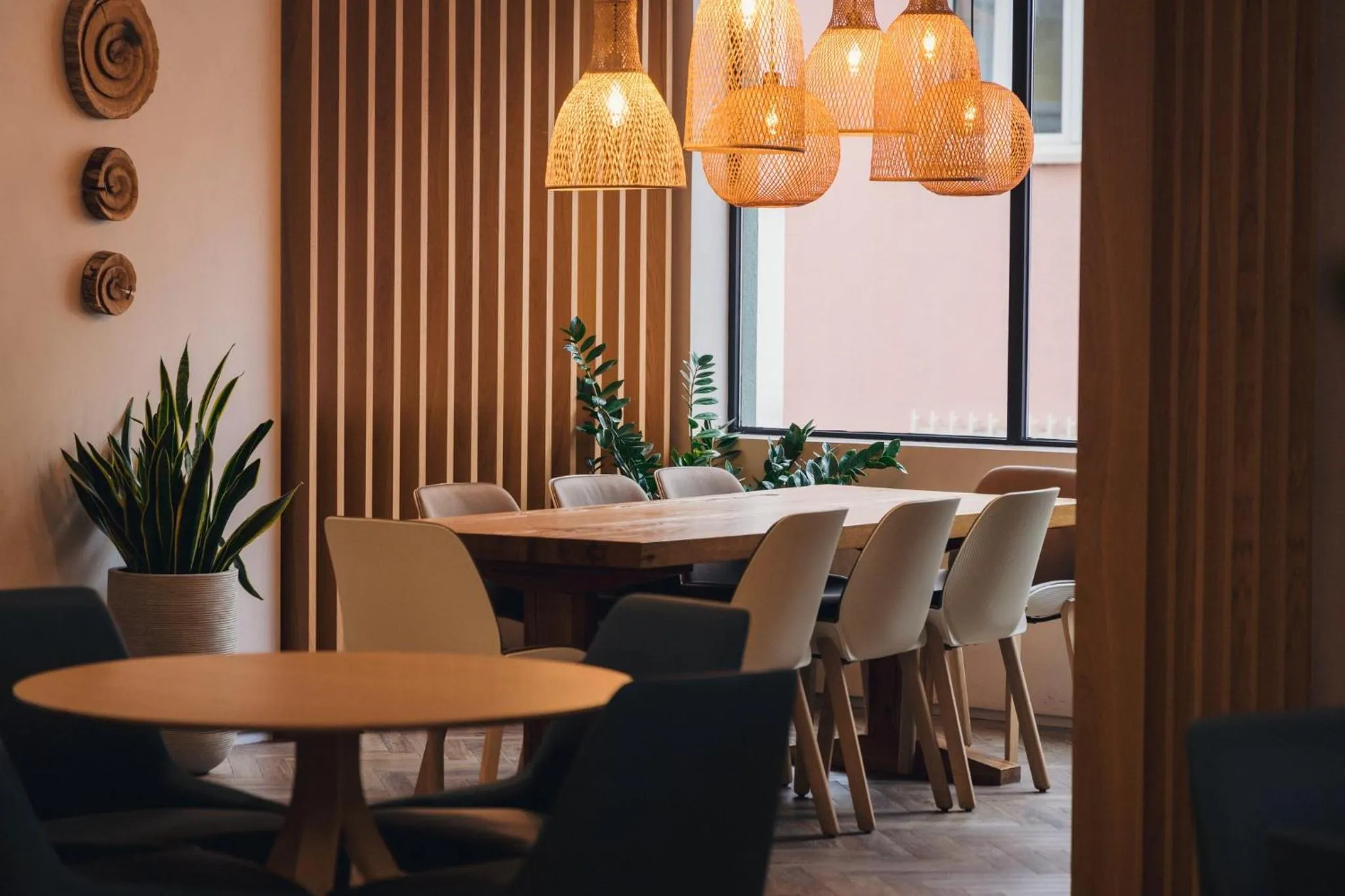 Restaurant/places to eat in Holiday Inn Lisbon by IHG